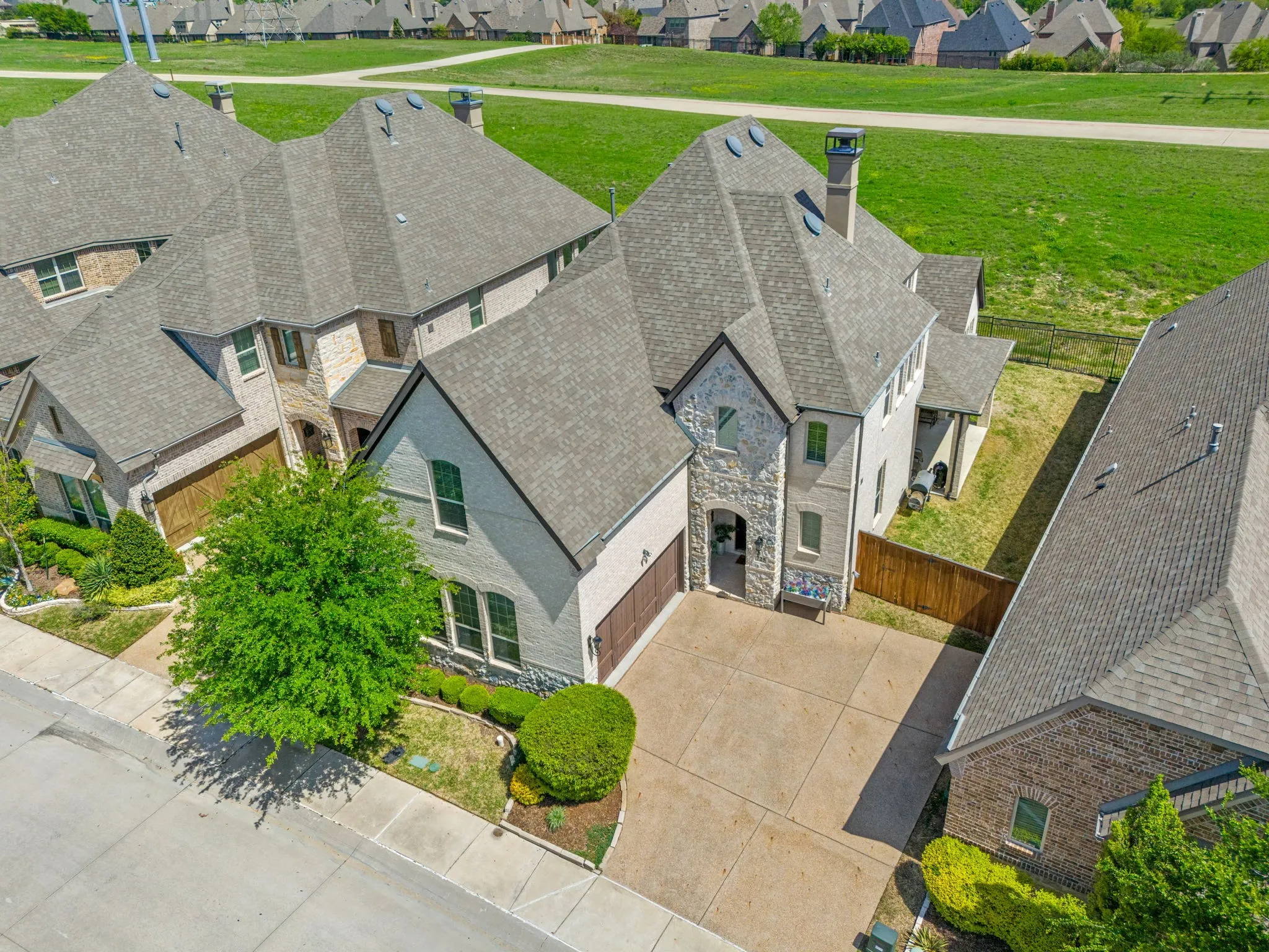 Single Family Residence For Sale in Denton County , 725 Royal Minister Boulevard, Lewisville, Texas 75056, 3 Bedroom, 3 Bathroom, 2 Garage spaces, 3,246 Sqft, built in 2017, Preowned, mls#21223096, Real Estate Agent in Lewisville, Homes For Sale in Denton county, Homes For Sale in Lewisville, Realtor in Lewisville Texas, Real Estate Brokerage Independent Realty Texas, Luminita Cordes Realtor