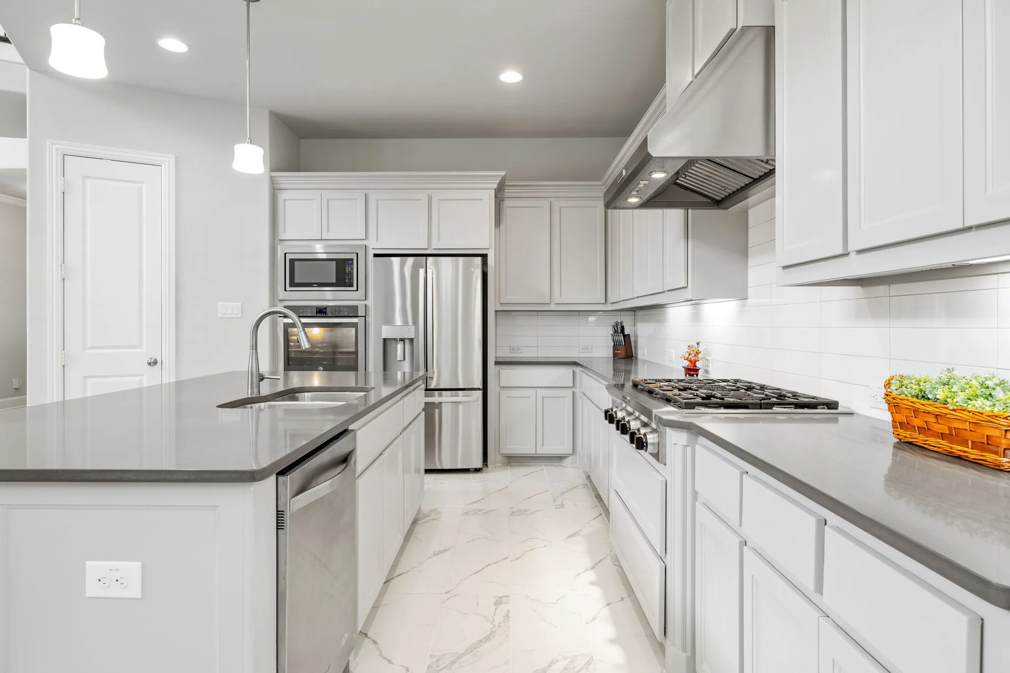 Single Family Residence For Sale in Denton County , 725 Royal Minister Boulevard, Lewisville, Texas 75056, 3 Bedroom, 3 Bathroom, 2 Garage spaces, 3,246 Sqft, built in 2017, Preowned, mls#21223096, Real Estate Agent in Lewisville, Homes For Sale in Denton county, Homes For Sale in Lewisville, Realtor in Lewisville Texas, Real Estate Brokerage Independent Realty Texas, Luminita Cordes Realtor