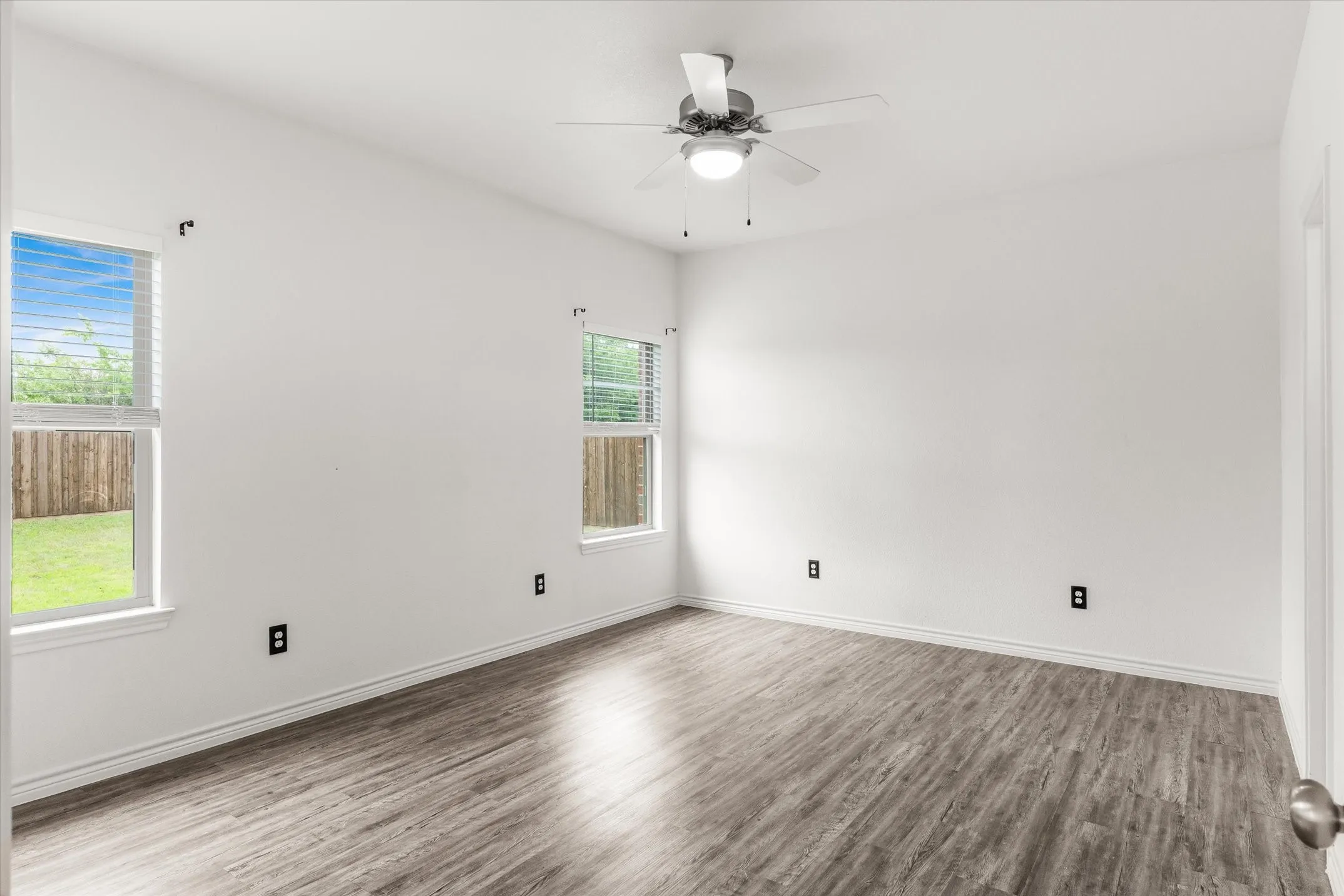Single Family Residence For Sale in Kaufman County , 2422 Abigail Lane, Mabank, Texas 75147, 3 Bedroom, 2 Bathroom, 2 Garage spaces, 1,272 Sqft, built in 2021, Preowned, mls#21259099, Real Estate Agent in Mabank, Homes For Sale in Kaufman county, Homes For Sale in Mabank, Realtor in Mabank Texas, Real Estate Brokerage Independent Realty Texas, Luminita Cordes Realtor