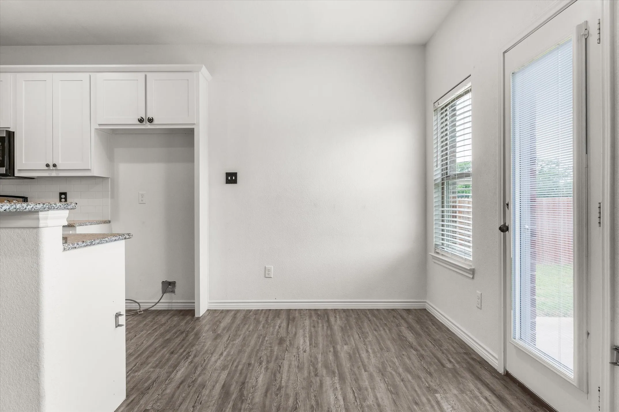 Single Family Residence For Sale in Kaufman County , 2422 Abigail Lane, Mabank, Texas 75147, 3 Bedroom, 2 Bathroom, 2 Garage spaces, 1,272 Sqft, built in 2021, Preowned, mls#21259099, Real Estate Agent in Mabank, Homes For Sale in Kaufman county, Homes For Sale in Mabank, Realtor in Mabank Texas, Real Estate Brokerage Independent Realty Texas, Luminita Cordes Realtor