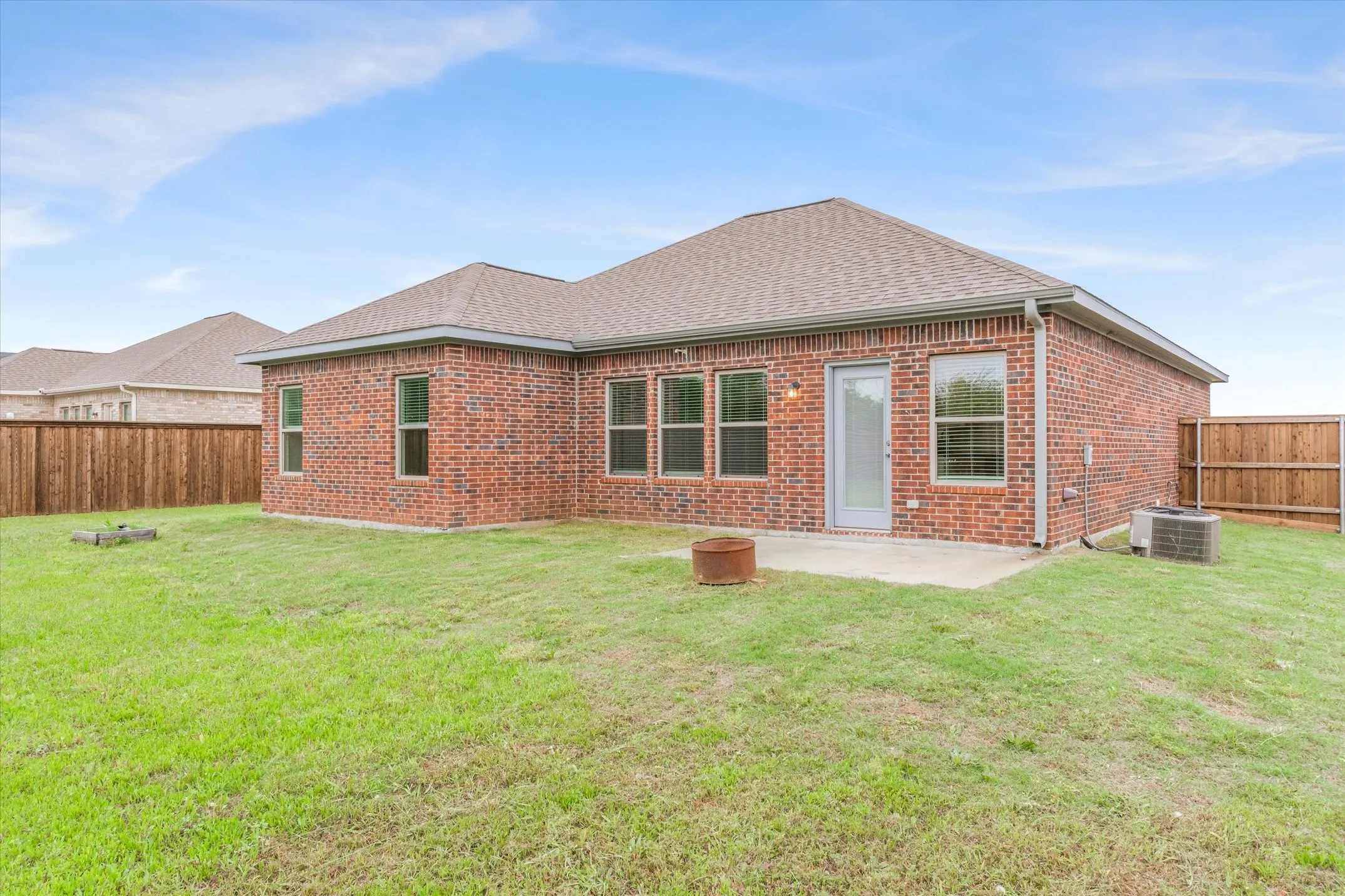 Single Family Residence For Sale in Kaufman County , 2422 Abigail Lane, Mabank, Texas 75147, 3 Bedroom, 2 Bathroom, 2 Garage spaces, 1,272 Sqft, built in 2021, Preowned, mls#21259099, Real Estate Agent in Mabank, Homes For Sale in Kaufman county, Homes For Sale in Mabank, Realtor in Mabank Texas, Real Estate Brokerage Independent Realty Texas, Luminita Cordes Realtor