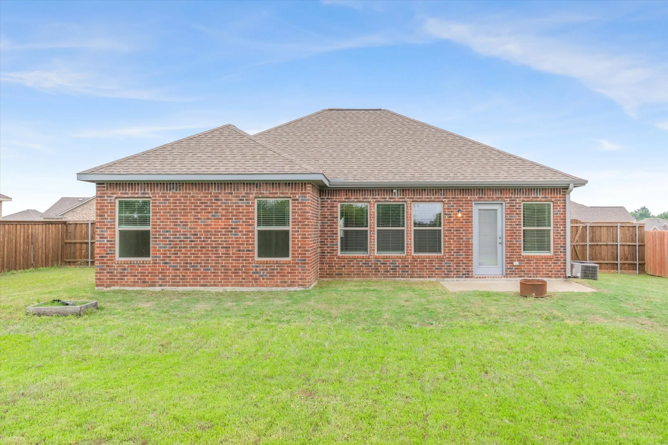 Single Family Residence For Sale in Kaufman County , 2422 Abigail Lane, Mabank, Texas 75147, 3 Bedroom, 2 Bathroom, 2 Garage spaces, 1,272 Sqft, built in 2021, Preowned, mls#21259099, Real Estate Agent in Mabank, Homes For Sale in Kaufman county, Homes For Sale in Mabank, Realtor in Mabank Texas, Real Estate Brokerage Independent Realty Texas, Luminita Cordes Realtor