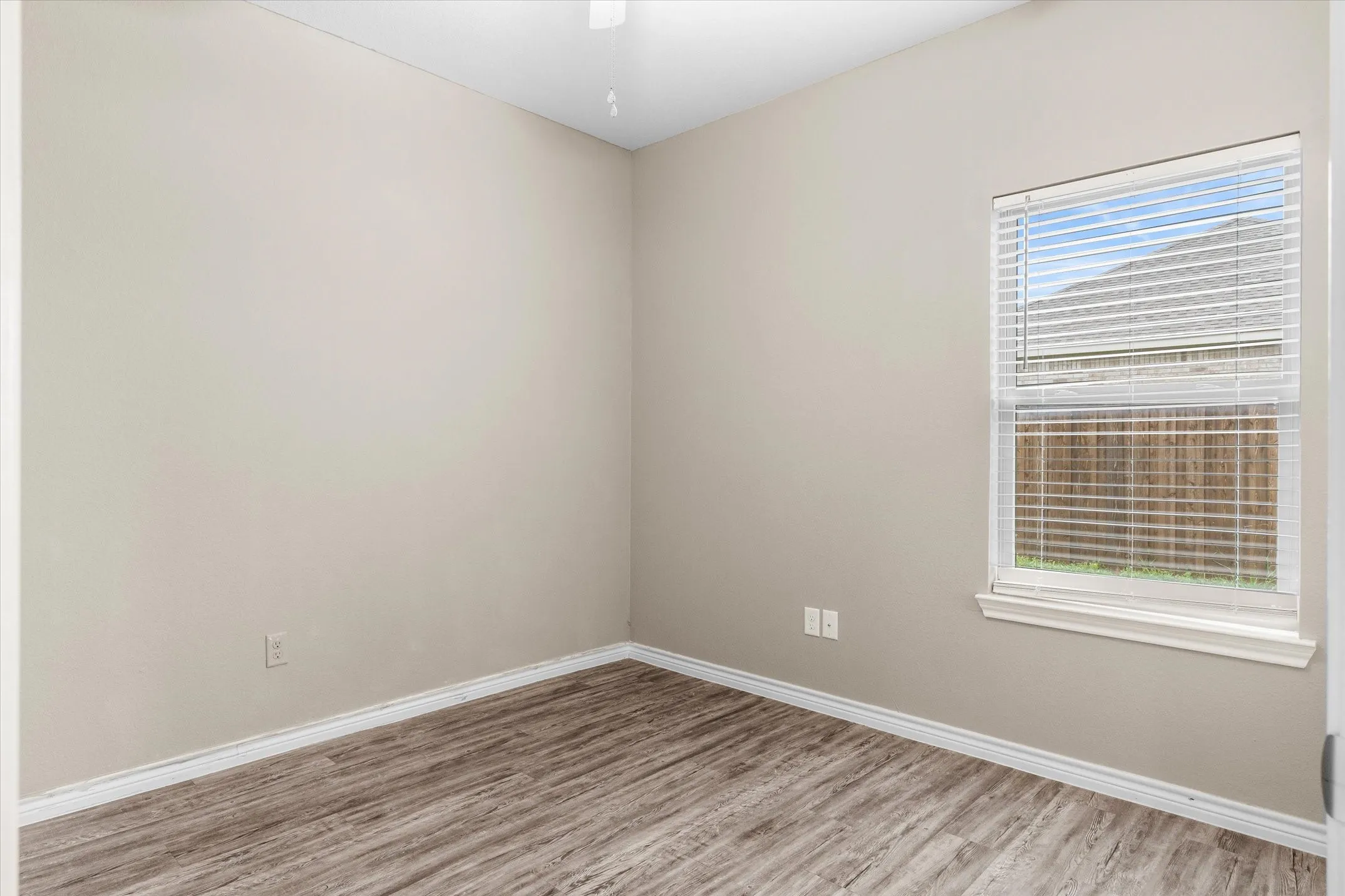 Single Family Residence For Sale in Kaufman County , 2422 Abigail Lane, Mabank, Texas 75147, 3 Bedroom, 2 Bathroom, 2 Garage spaces, 1,272 Sqft, built in 2021, Preowned, mls#21259099, Real Estate Agent in Mabank, Homes For Sale in Kaufman county, Homes For Sale in Mabank, Realtor in Mabank Texas, Real Estate Brokerage Independent Realty Texas, Luminita Cordes Realtor