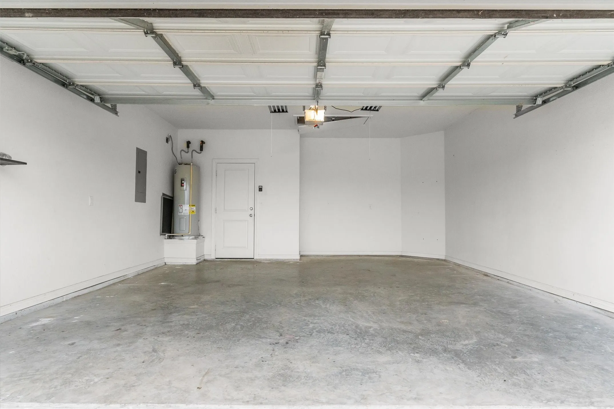 Single Family Residence For Sale in Kaufman County , 2422 Abigail Lane, Mabank, Texas 75147, 3 Bedroom, 2 Bathroom, 2 Garage spaces, 1,272 Sqft, built in 2021, Preowned, mls#21259099, Real Estate Agent in Mabank, Homes For Sale in Kaufman county, Homes For Sale in Mabank, Realtor in Mabank Texas, Real Estate Brokerage Independent Realty Texas, Luminita Cordes Realtor