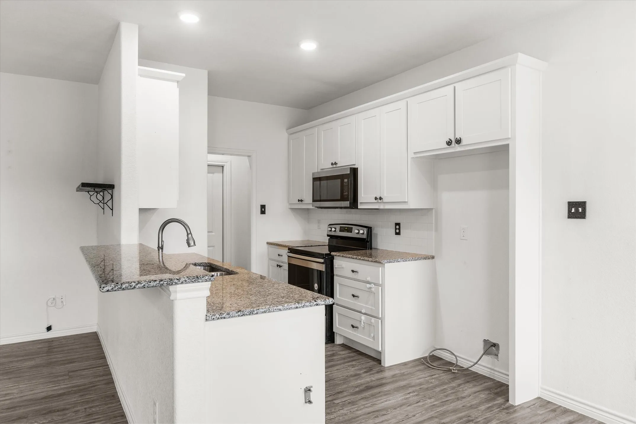 Single Family Residence For Sale in Kaufman County , 2422 Abigail Lane, Mabank, Texas 75147, 3 Bedroom, 2 Bathroom, 2 Garage spaces, 1,272 Sqft, built in 2021, Preowned, mls#21259099, Real Estate Agent in Mabank, Homes For Sale in Kaufman county, Homes For Sale in Mabank, Realtor in Mabank Texas, Real Estate Brokerage Independent Realty Texas, Luminita Cordes Realtor