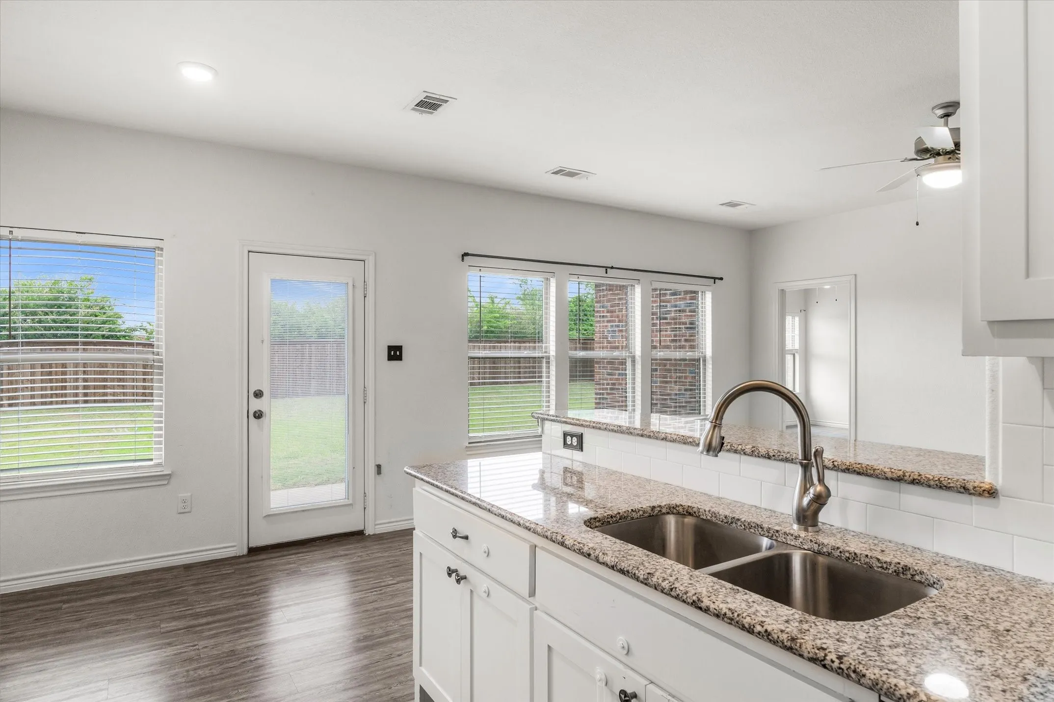 Single Family Residence For Sale in Kaufman County , 2422 Abigail Lane, Mabank, Texas 75147, 3 Bedroom, 2 Bathroom, 2 Garage spaces, 1,272 Sqft, built in 2021, Preowned, mls#21259099, Real Estate Agent in Mabank, Homes For Sale in Kaufman county, Homes For Sale in Mabank, Realtor in Mabank Texas, Real Estate Brokerage Independent Realty Texas, Luminita Cordes Realtor