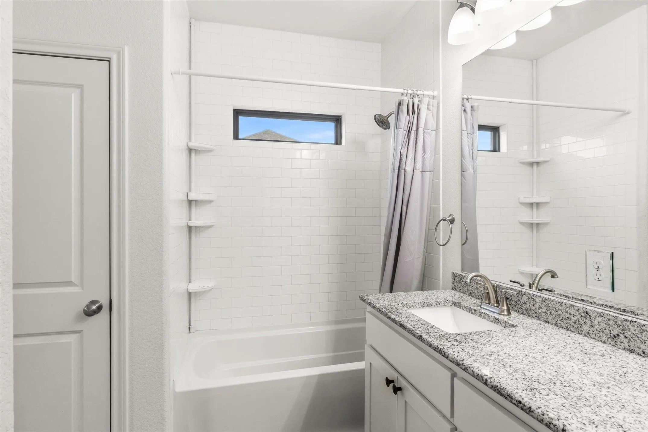 Single Family Residence For Sale in Kaufman County , 2422 Abigail Lane, Mabank, Texas 75147, 3 Bedroom, 2 Bathroom, 2 Garage spaces, 1,272 Sqft, built in 2021, Preowned, mls#21259099, Real Estate Agent in Mabank, Homes For Sale in Kaufman county, Homes For Sale in Mabank, Realtor in Mabank Texas, Real Estate Brokerage Independent Realty Texas, Luminita Cordes Realtor