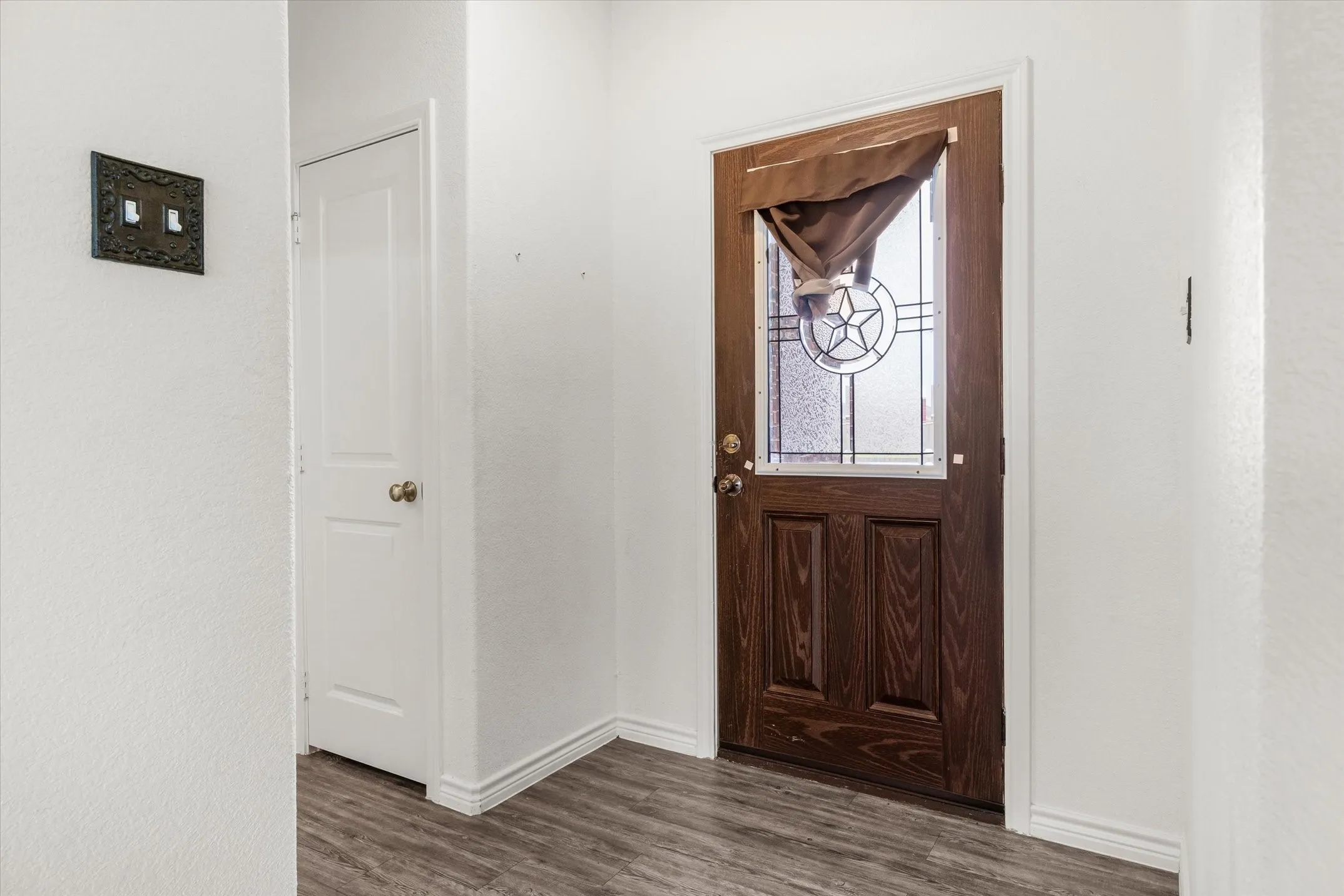 Single Family Residence For Sale in Kaufman County , 2422 Abigail Lane, Mabank, Texas 75147, 3 Bedroom, 2 Bathroom, 2 Garage spaces, 1,272 Sqft, built in 2021, Preowned, mls#21259099, Real Estate Agent in Mabank, Homes For Sale in Kaufman county, Homes For Sale in Mabank, Realtor in Mabank Texas, Real Estate Brokerage Independent Realty Texas, Luminita Cordes Realtor