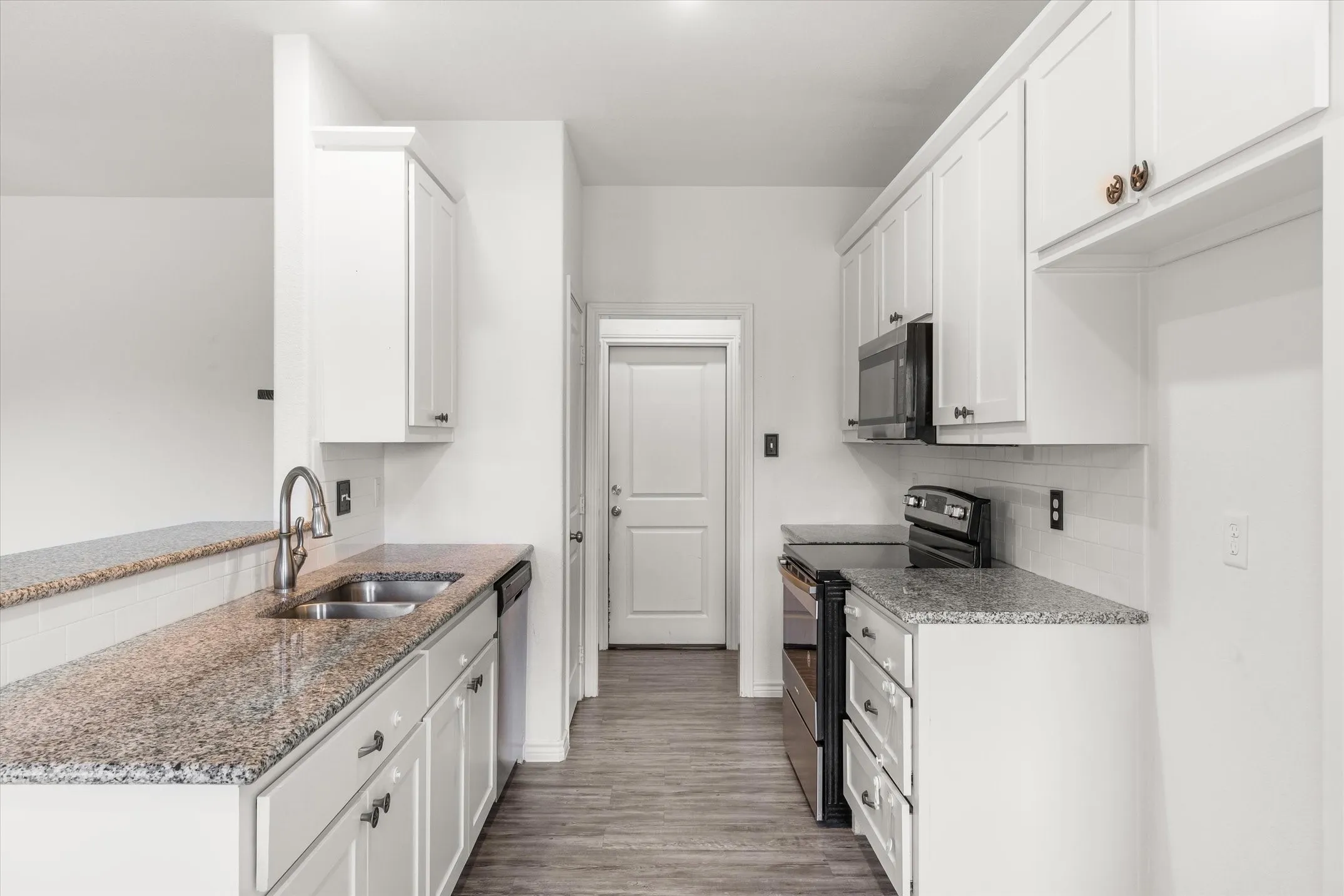 Single Family Residence For Sale in Kaufman County , 2422 Abigail Lane, Mabank, Texas 75147, 3 Bedroom, 2 Bathroom, 2 Garage spaces, 1,272 Sqft, built in 2021, Preowned, mls#21259099, Real Estate Agent in Mabank, Homes For Sale in Kaufman county, Homes For Sale in Mabank, Realtor in Mabank Texas, Real Estate Brokerage Independent Realty Texas, Luminita Cordes Realtor