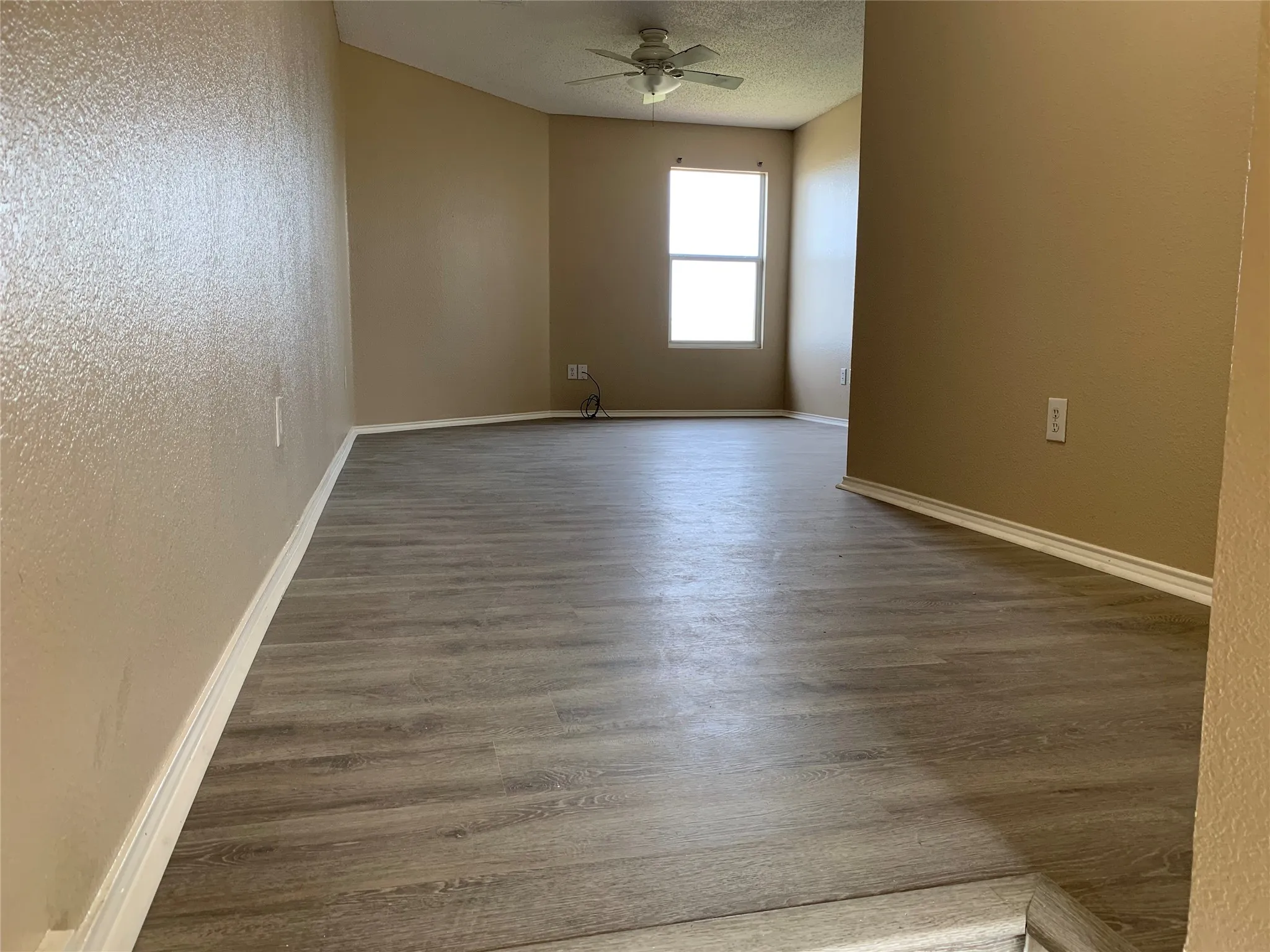 Single Family Residence For Rent in Collin County , 9512 George Bush Drive, Mc Kinney, Texas 75072, 3 Bedroom, 3 Bathroom, 2 Garage spaces, 2,048 Sqft, built in 2003, Preowned, mls#21257008, Real Estate Agent in Mc Kinney, Homes For Rent in Collin county, Homes For Rent in Mc Kinney, Realtor in Mc Kinney Texas, Real Estate Brokerage Independent Realty Texas, Luminita Cordes Realtor