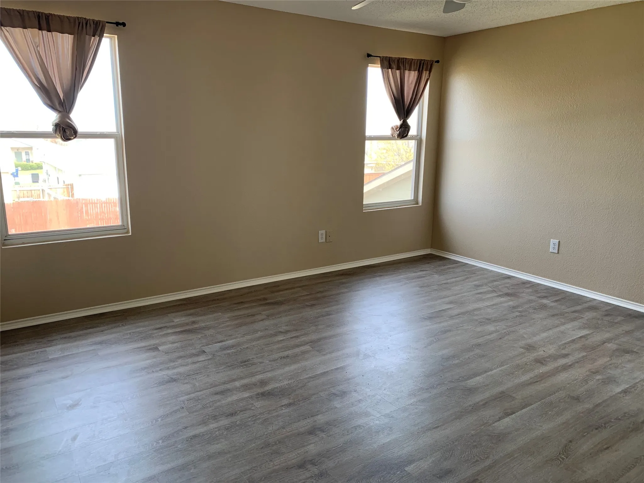 Single Family Residence For Rent in Collin County , 9512 George Bush Drive, Mc Kinney, Texas 75072, 3 Bedroom, 3 Bathroom, 2 Garage spaces, 2,048 Sqft, built in 2003, Preowned, mls#21257008, Real Estate Agent in Mc Kinney, Homes For Rent in Collin county, Homes For Rent in Mc Kinney, Realtor in Mc Kinney Texas, Real Estate Brokerage Independent Realty Texas, Luminita Cordes Realtor