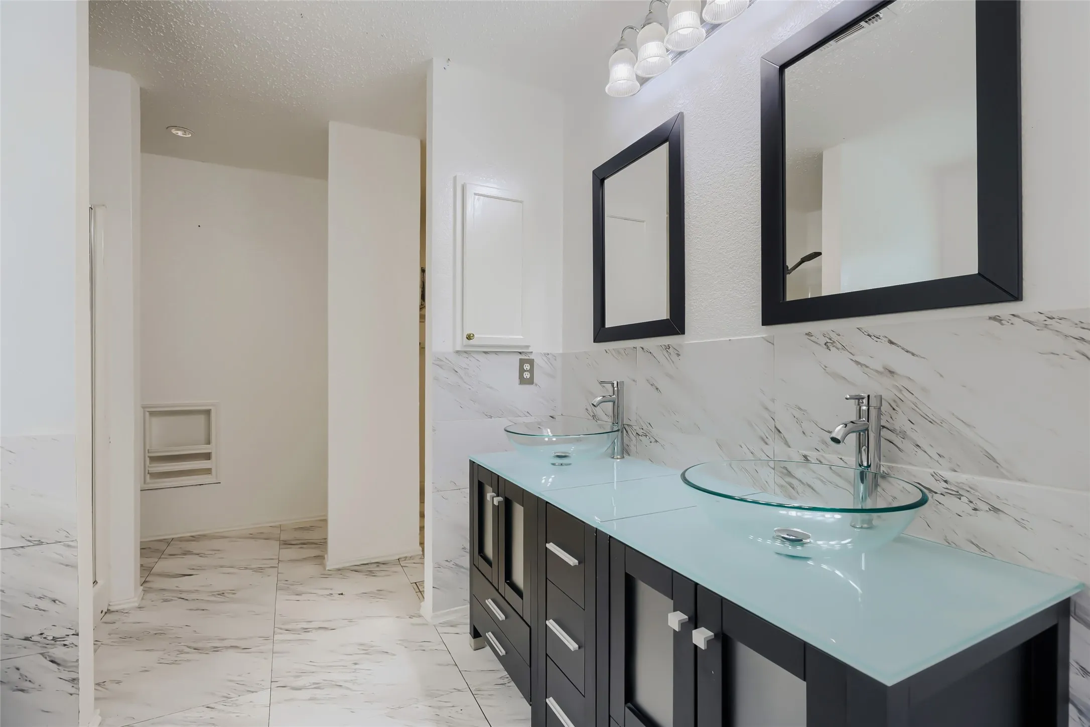 Single Family Residence For Sale in Tarrant County , 1614 Powder Horn Lane, Arlington, Texas 76018, 5 Bedroom, 3 Bathroom, Garage spaces, 3,889 Sqft, built in 2004, mls#21231751, Real Estate Agent in Arlington, Homes For Sale in Tarrant county, Homes For Sale in Arlington, Realtor in Arlington Texas, Real Estate Brokerage Independent Realty Texas, Luminita Cordes Realtor
