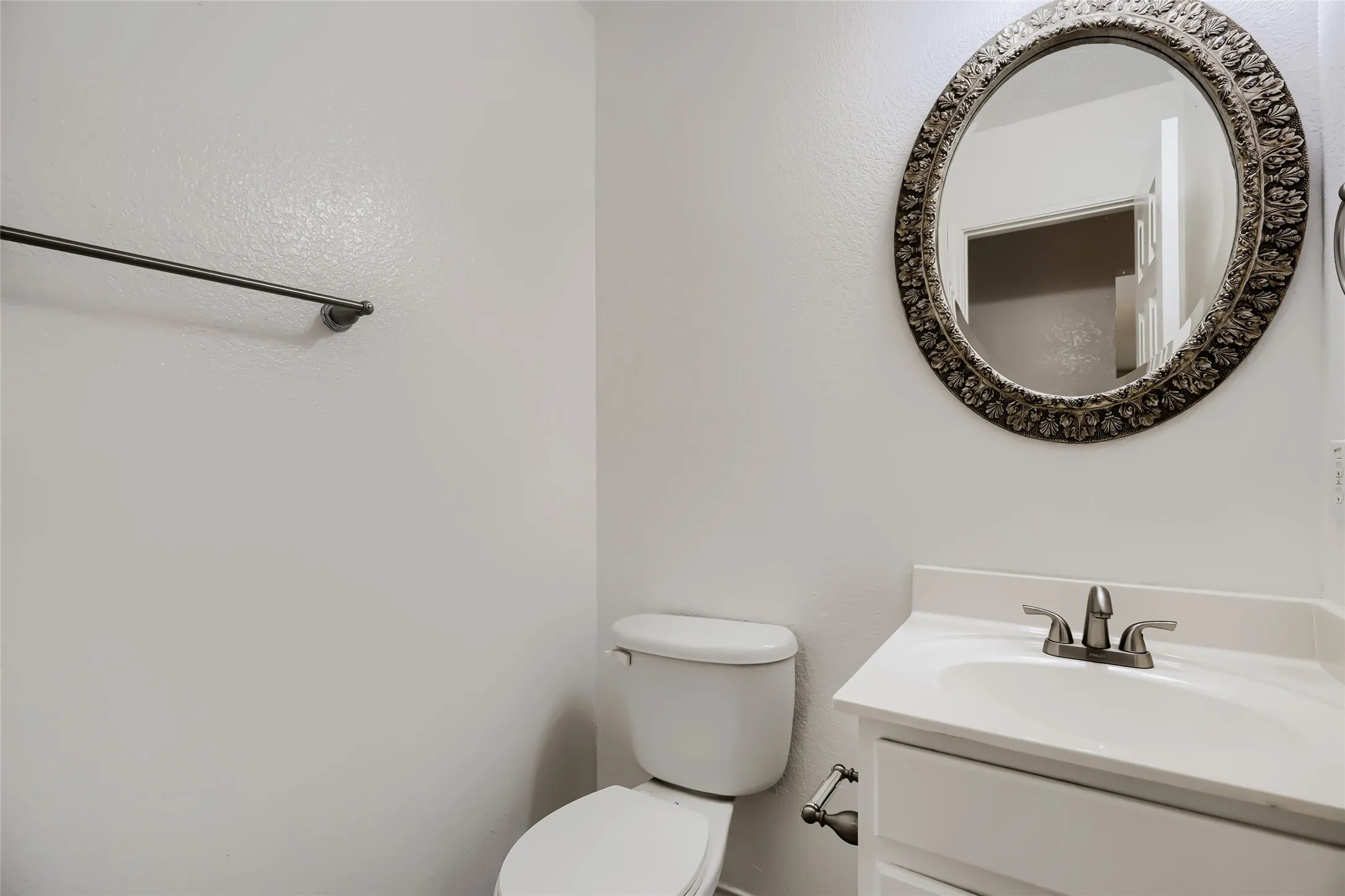 Single Family Residence For Sale in Tarrant County , 1614 Powder Horn Lane, Arlington, Texas 76018, 5 Bedroom, 3 Bathroom, Garage spaces, 3,889 Sqft, built in 2004, mls#21231751, Real Estate Agent in Arlington, Homes For Sale in Tarrant county, Homes For Sale in Arlington, Realtor in Arlington Texas, Real Estate Brokerage Independent Realty Texas, Luminita Cordes Realtor