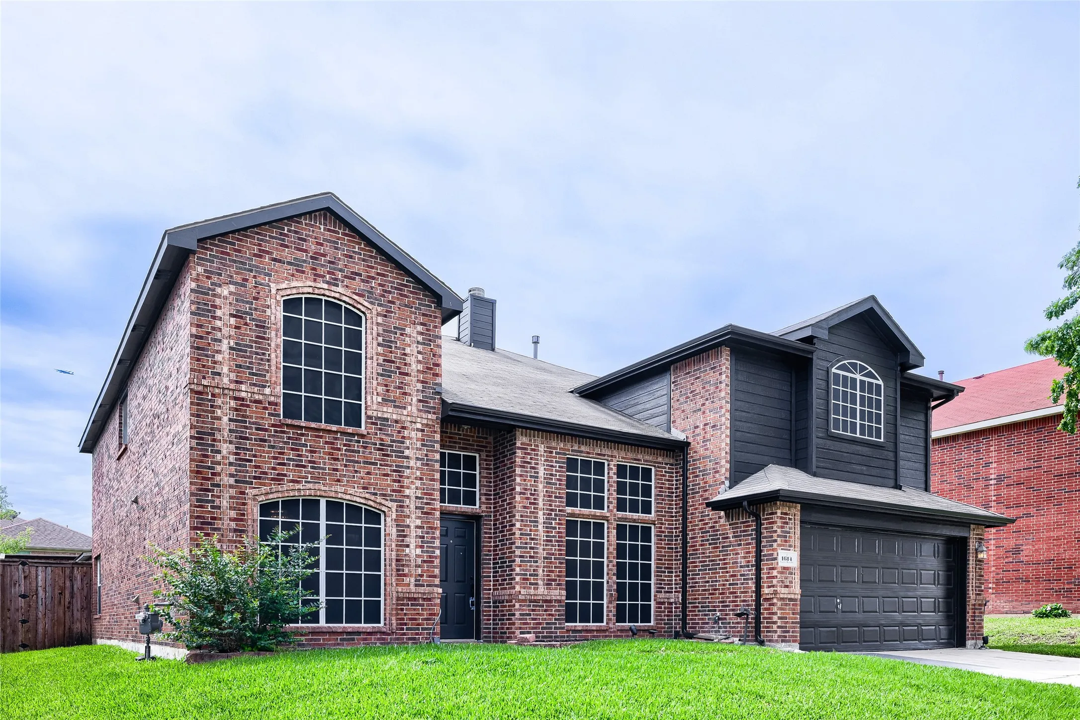 Single Family Residence For Sale in Tarrant County , 1614 Powder Horn Lane, Arlington, Texas 76018, 5 Bedroom, 3 Bathroom, Garage spaces, 3,889 Sqft, built in 2004, mls#21231751, Real Estate Agent in Arlington, Homes For Sale in Tarrant county, Homes For Sale in Arlington, Realtor in Arlington Texas, Real Estate Brokerage Independent Realty Texas, Luminita Cordes Realtor