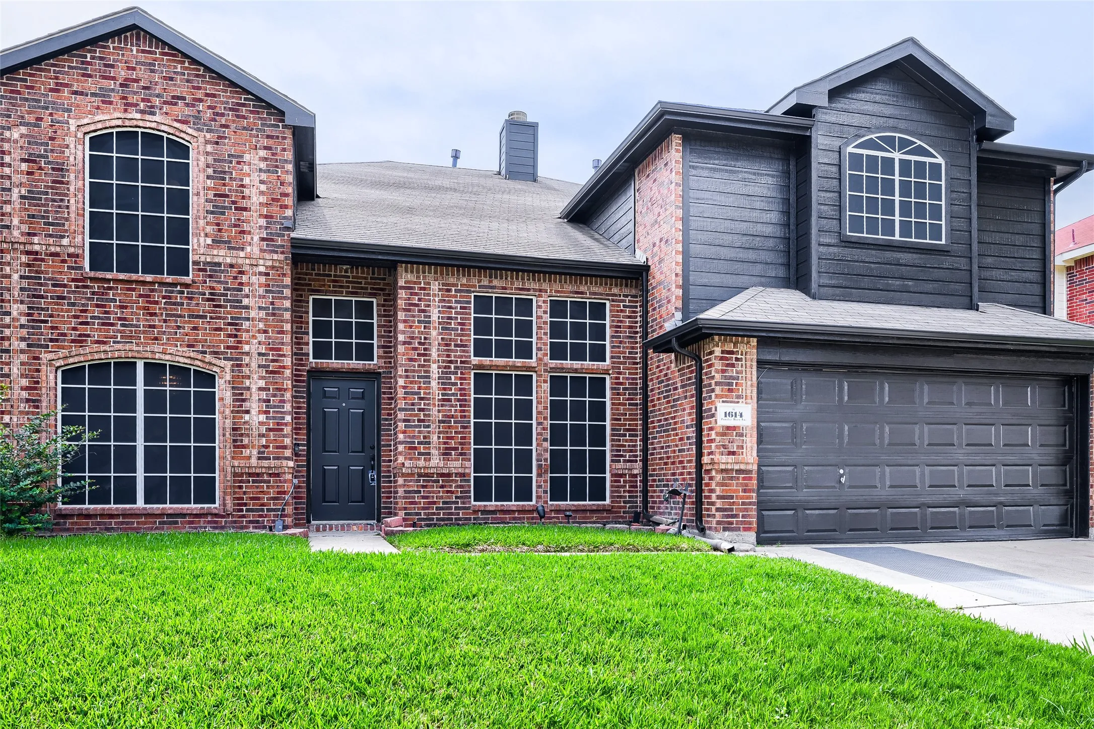 Single Family Residence For Sale in Tarrant County , 1614 Powder Horn Lane, Arlington, Texas 76018, 5 Bedroom, 3 Bathroom, Garage spaces, 3,889 Sqft, built in 2004, mls#21231751, Real Estate Agent in Arlington, Homes For Sale in Tarrant county, Homes For Sale in Arlington, Realtor in Arlington Texas, Real Estate Brokerage Independent Realty Texas, Luminita Cordes Realtor