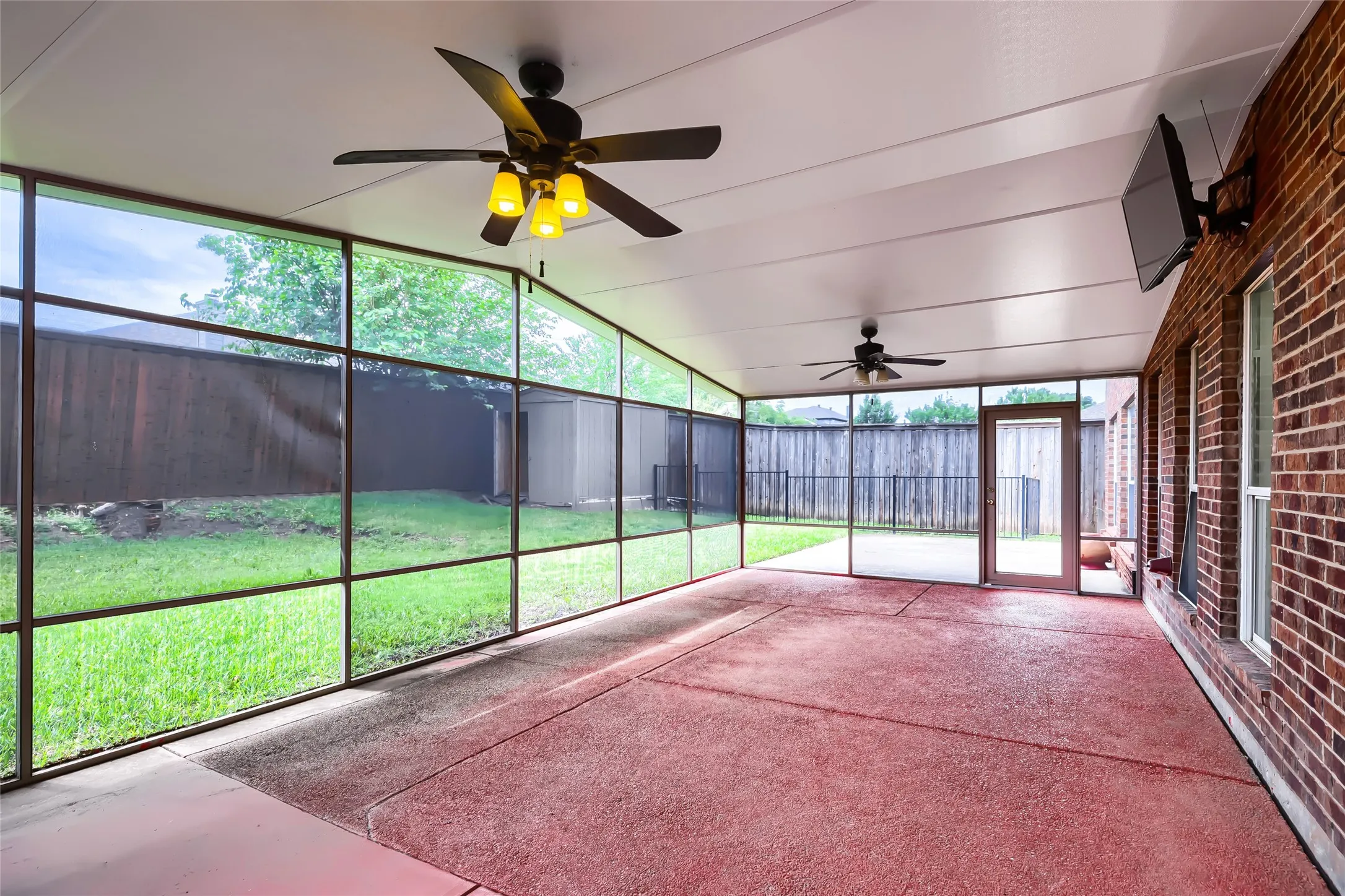 Single Family Residence For Sale in Tarrant County , 1614 Powder Horn Lane, Arlington, Texas 76018, 5 Bedroom, 3 Bathroom, Garage spaces, 3,889 Sqft, built in 2004, mls#21231751, Real Estate Agent in Arlington, Homes For Sale in Tarrant county, Homes For Sale in Arlington, Realtor in Arlington Texas, Real Estate Brokerage Independent Realty Texas, Luminita Cordes Realtor