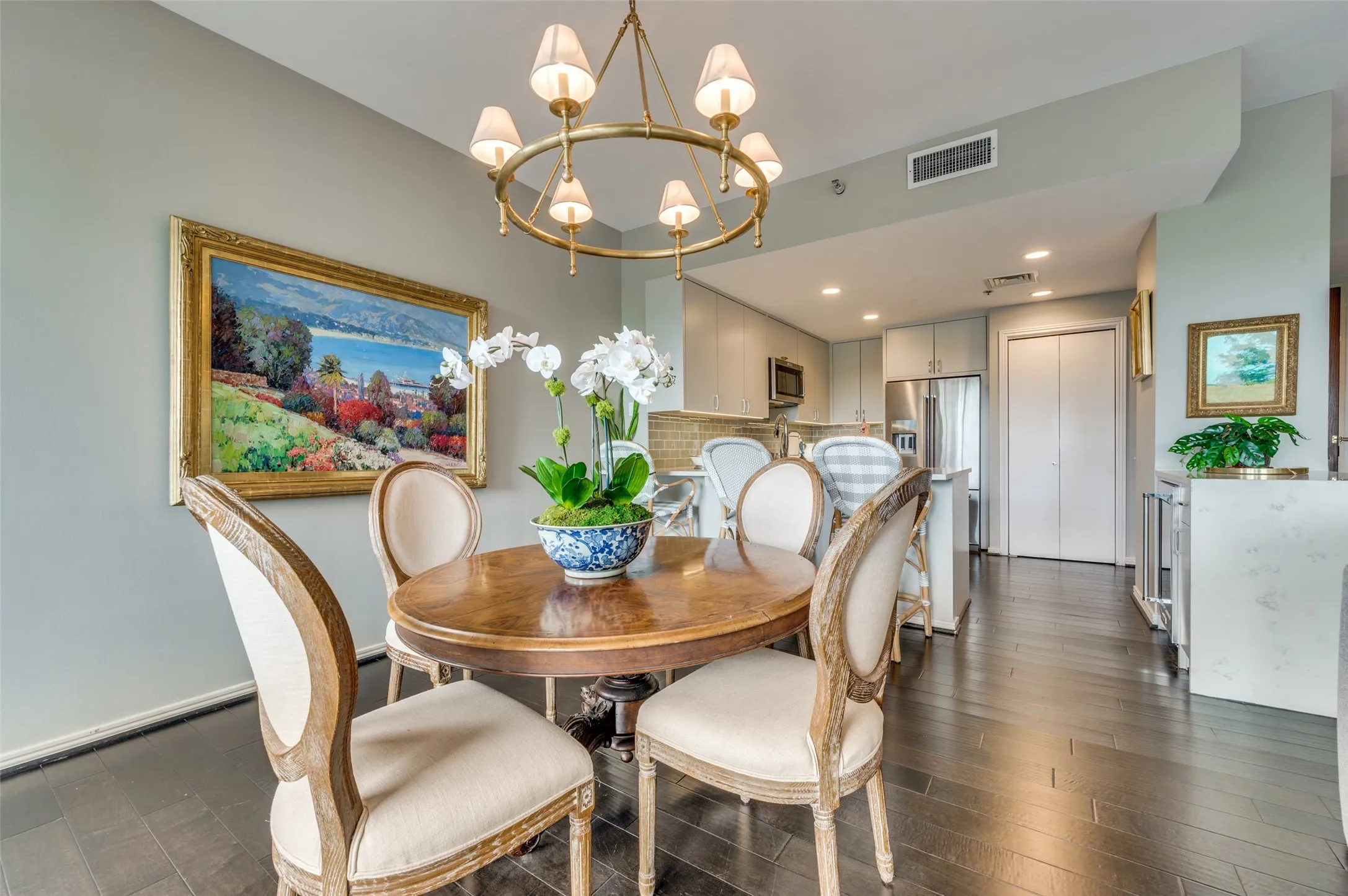 Condominium For Sale in Dallas County , 3831 Turtle Creek Boulevard 4D, Dallas, Texas 75219, 2 Bedroom, 2 Bathroom, 2 Garage spaces, 1,590 Sqft, built in 1981, Preowned, mls#21250900, Real Estate Agent in Dallas, Homes For Sale in Dallas county, Homes For Sale in Dallas, Realtor in Dallas Texas, Real Estate Brokerage Independent Realty Texas, Luminita Cordes Realtor