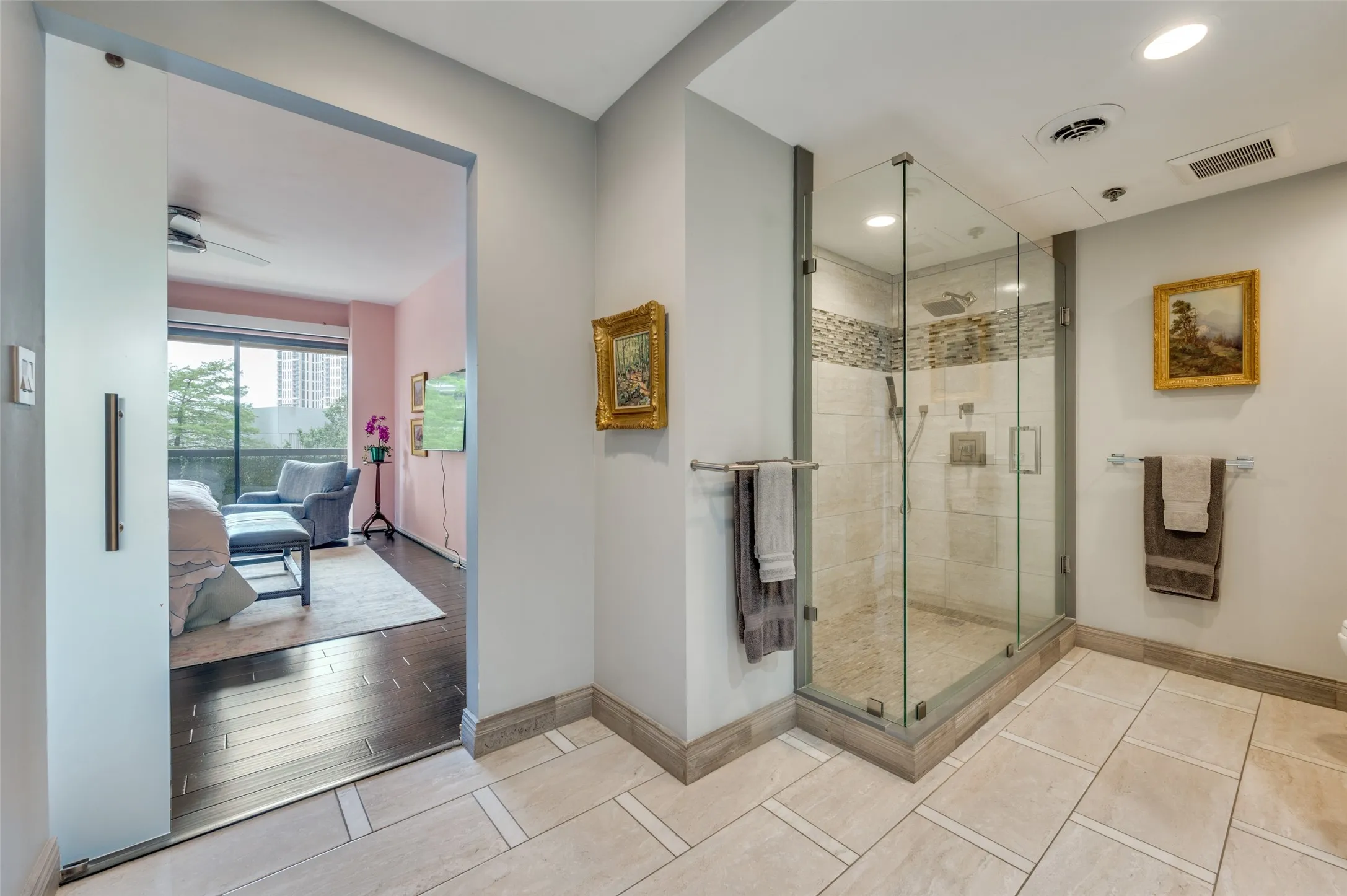Condominium For Sale in Dallas County , 3831 Turtle Creek Boulevard 4D, Dallas, Texas 75219, 2 Bedroom, 2 Bathroom, 2 Garage spaces, 1,590 Sqft, built in 1981, Preowned, mls#21250900, Real Estate Agent in Dallas, Homes For Sale in Dallas county, Homes For Sale in Dallas, Realtor in Dallas Texas, Real Estate Brokerage Independent Realty Texas, Luminita Cordes Realtor