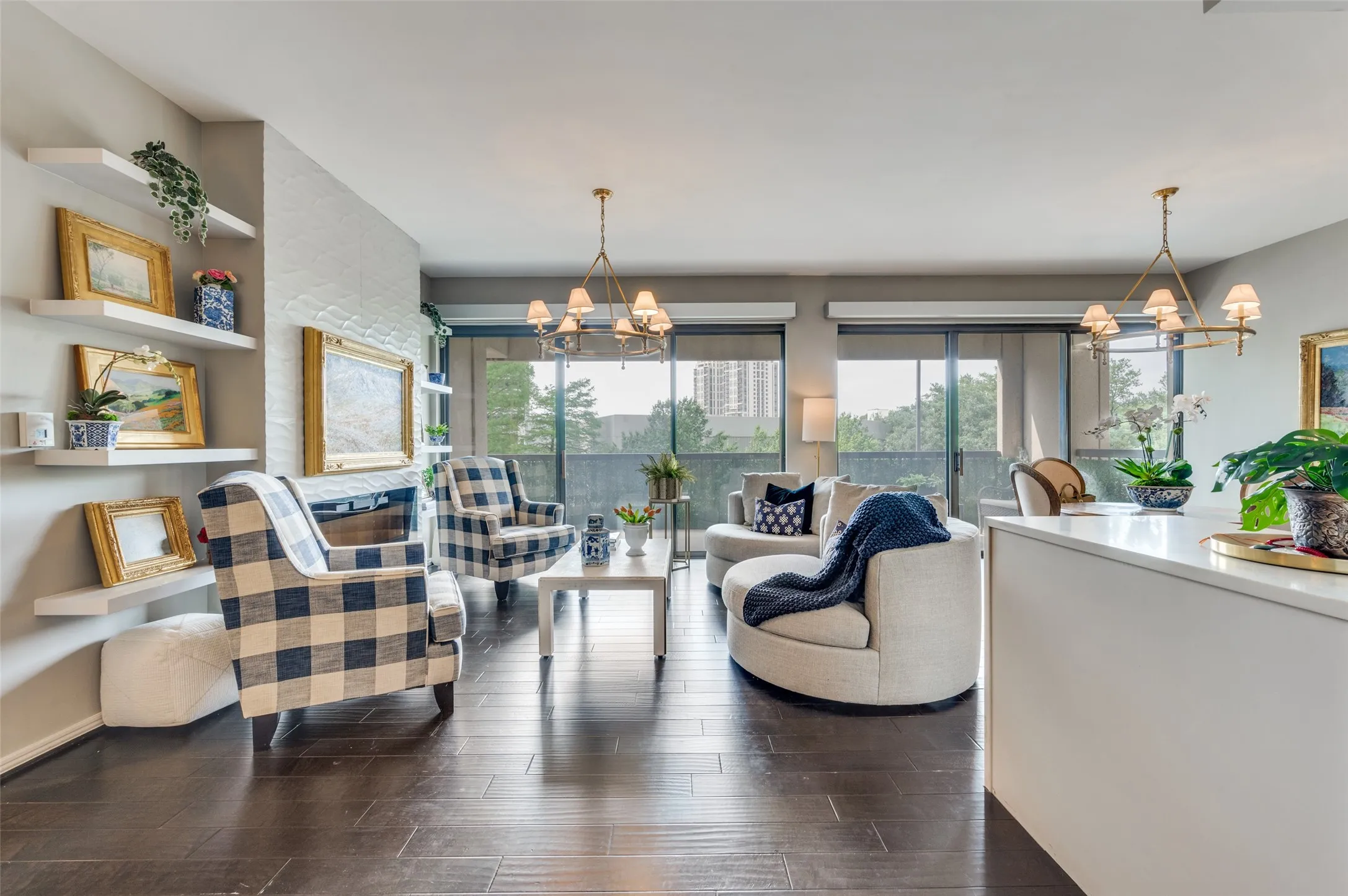 Condominium For Sale in Dallas County , 3831 Turtle Creek Boulevard 4D, Dallas, Texas 75219, 2 Bedroom, 2 Bathroom, 2 Garage spaces, 1,590 Sqft, built in 1981, Preowned, mls#21250900, Real Estate Agent in Dallas, Homes For Sale in Dallas county, Homes For Sale in Dallas, Realtor in Dallas Texas, Real Estate Brokerage Independent Realty Texas, Luminita Cordes Realtor