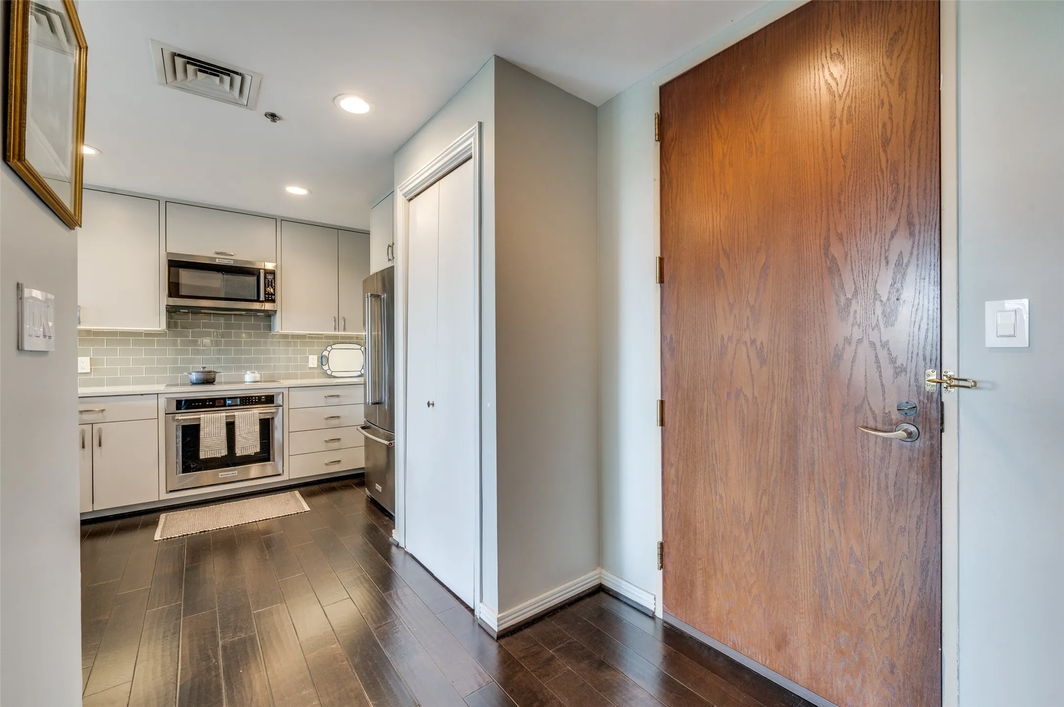 Condominium For Sale in Dallas County , 3831 Turtle Creek Boulevard 4D, Dallas, Texas 75219, 2 Bedroom, 2 Bathroom, 2 Garage spaces, 1,590 Sqft, built in 1981, Preowned, mls#21250900, Real Estate Agent in Dallas, Homes For Sale in Dallas county, Homes For Sale in Dallas, Realtor in Dallas Texas, Real Estate Brokerage Independent Realty Texas, Luminita Cordes Realtor