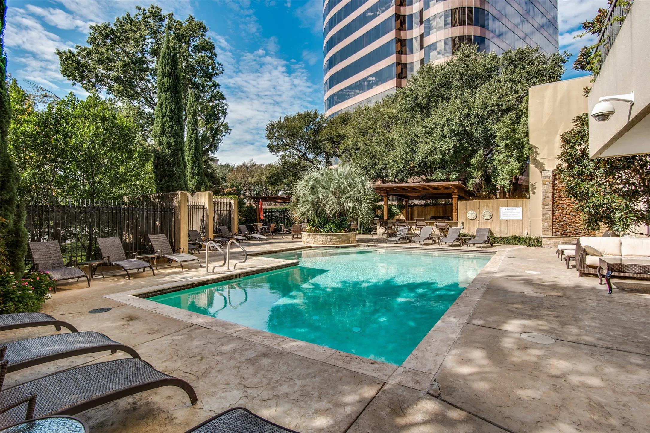 Condominium For Sale in Dallas County , 3831 Turtle Creek Boulevard 4D, Dallas, Texas 75219, 2 Bedroom, 2 Bathroom, 2 Garage spaces, 1,590 Sqft, built in 1981, Preowned, mls#21250900, Real Estate Agent in Dallas, Homes For Sale in Dallas county, Homes For Sale in Dallas, Realtor in Dallas Texas, Real Estate Brokerage Independent Realty Texas, Luminita Cordes Realtor