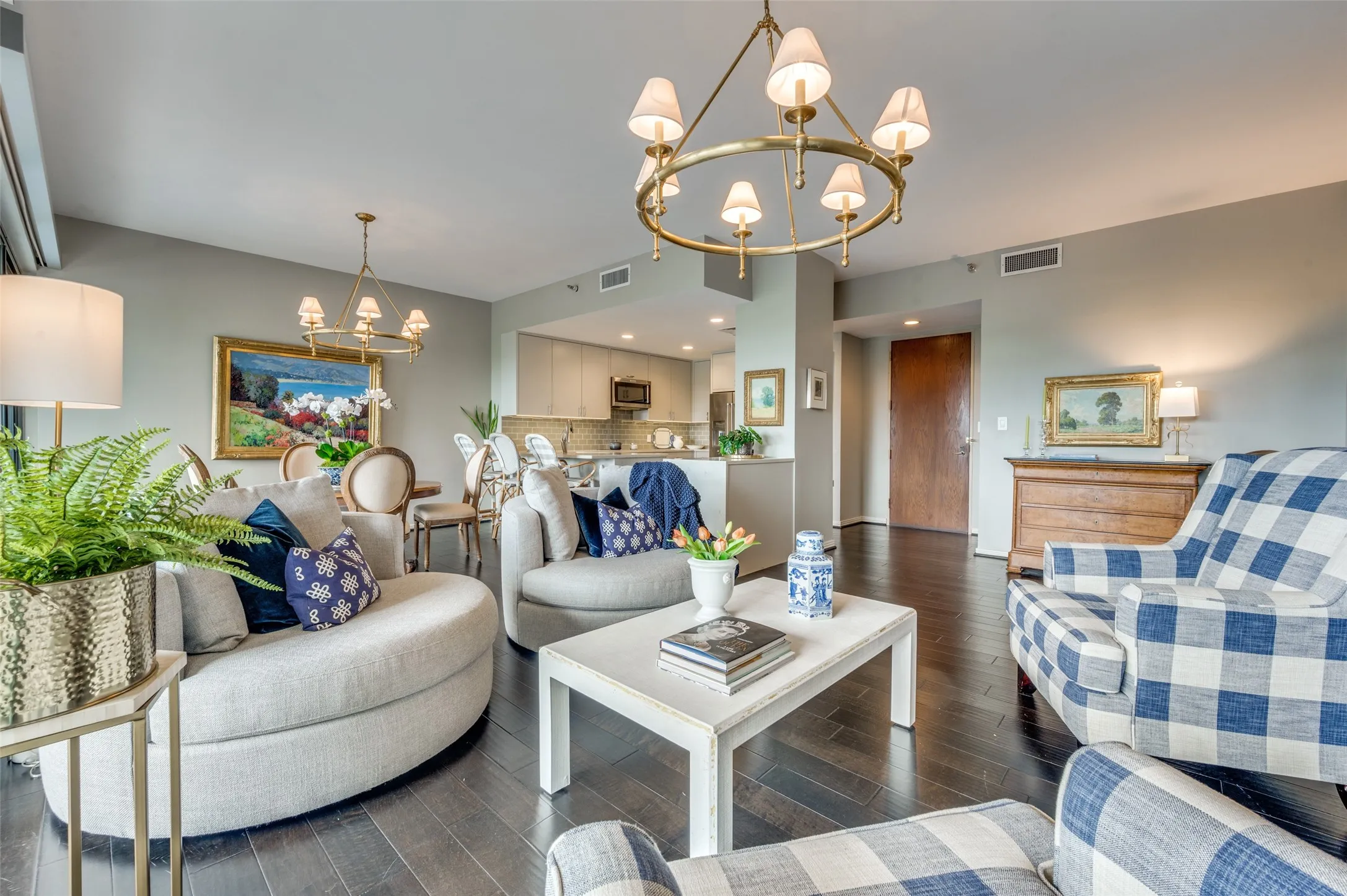 Condominium For Sale in Dallas County , 3831 Turtle Creek Boulevard 4D, Dallas, Texas 75219, 2 Bedroom, 2 Bathroom, 2 Garage spaces, 1,590 Sqft, built in 1981, Preowned, mls#21250900, Real Estate Agent in Dallas, Homes For Sale in Dallas county, Homes For Sale in Dallas, Realtor in Dallas Texas, Real Estate Brokerage Independent Realty Texas, Luminita Cordes Realtor
