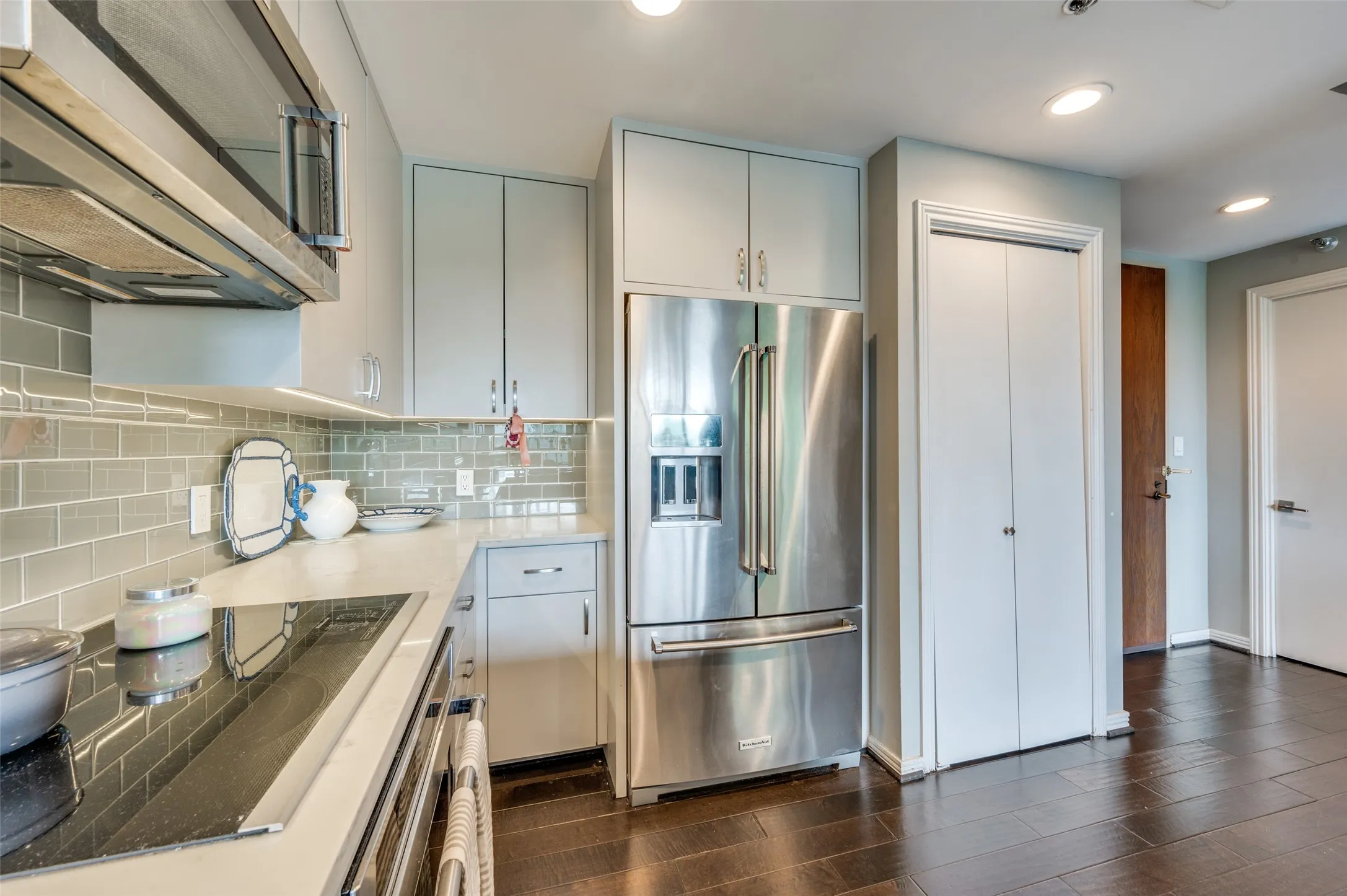 Condominium For Sale in Dallas County , 3831 Turtle Creek Boulevard 4D, Dallas, Texas 75219, 2 Bedroom, 2 Bathroom, 2 Garage spaces, 1,590 Sqft, built in 1981, Preowned, mls#21250900, Real Estate Agent in Dallas, Homes For Sale in Dallas county, Homes For Sale in Dallas, Realtor in Dallas Texas, Real Estate Brokerage Independent Realty Texas, Luminita Cordes Realtor