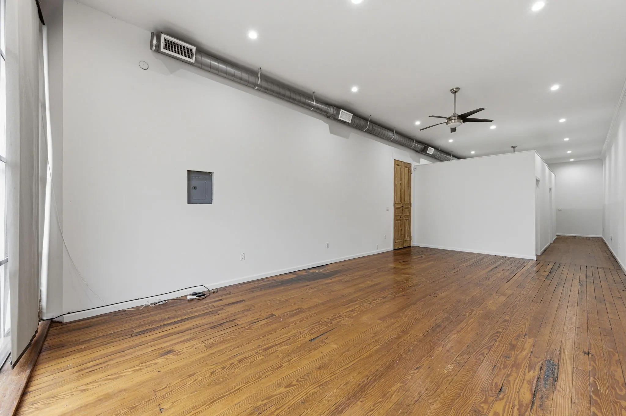 Office For Rent in Dallas County , 3106 Swiss Avenue 3110, Dallas, Texas 75204, 0, 0, Garage spaces, 0 Sqft, built in 1940, Preowned, Price $4,250, mls#21259180, Real Estate Agent in Dallas, Homes For Rent in Dallas county, Homes For Rent in Dallas, Realtor in Dallas Texas, Real Estate Brokerage Independent Realty Texas, Luminita Cordes Realtor