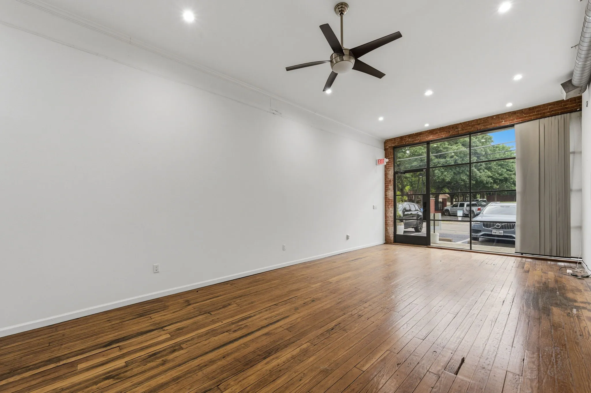 Office For Rent in Dallas County , 3106 Swiss Avenue 3110, Dallas, Texas 75204, 0, 0, Garage spaces, 0 Sqft, built in 1940, Preowned, Price $4,250, mls#21259180, Real Estate Agent in Dallas, Homes For Rent in Dallas county, Homes For Rent in Dallas, Realtor in Dallas Texas, Real Estate Brokerage Independent Realty Texas, Luminita Cordes Realtor
