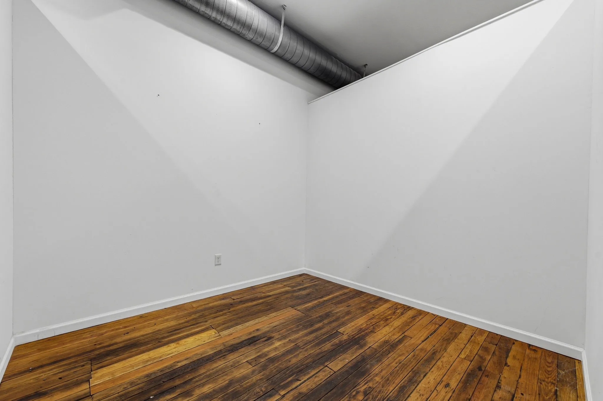 Office For Rent in Dallas County , 3106 Swiss Avenue 3110, Dallas, Texas 75204, 0, 0, Garage spaces, 0 Sqft, built in 1940, Preowned, Price $4,250, mls#21259180, Real Estate Agent in Dallas, Homes For Rent in Dallas county, Homes For Rent in Dallas, Realtor in Dallas Texas, Real Estate Brokerage Independent Realty Texas, Luminita Cordes Realtor