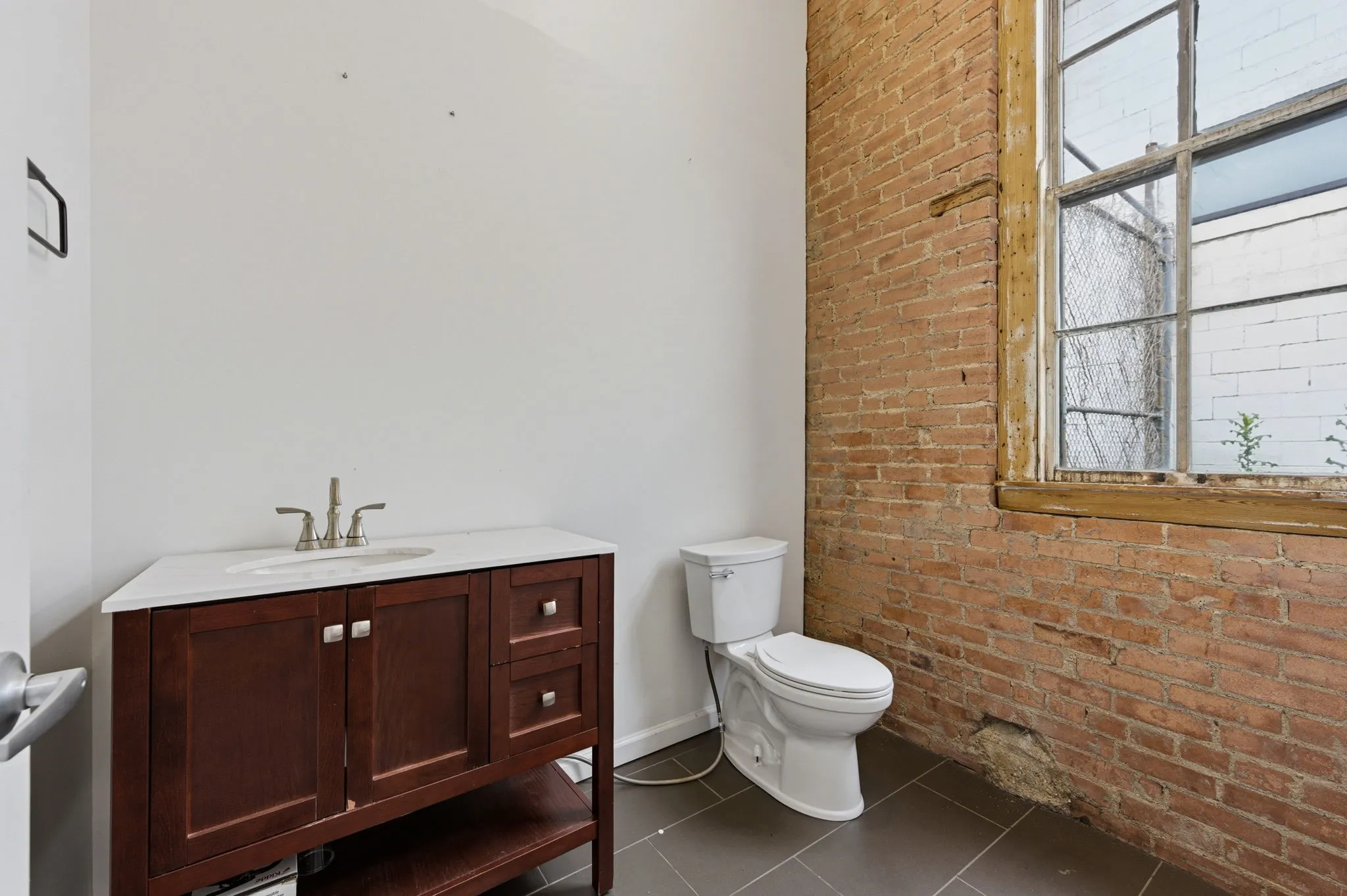 Office For Rent in Dallas County , 3106 Swiss Avenue 3110, Dallas, Texas 75204, 0, 0, Garage spaces, 0 Sqft, built in 1940, Preowned, Price $4,250, mls#21259180, Real Estate Agent in Dallas, Homes For Rent in Dallas county, Homes For Rent in Dallas, Realtor in Dallas Texas, Real Estate Brokerage Independent Realty Texas, Luminita Cordes Realtor