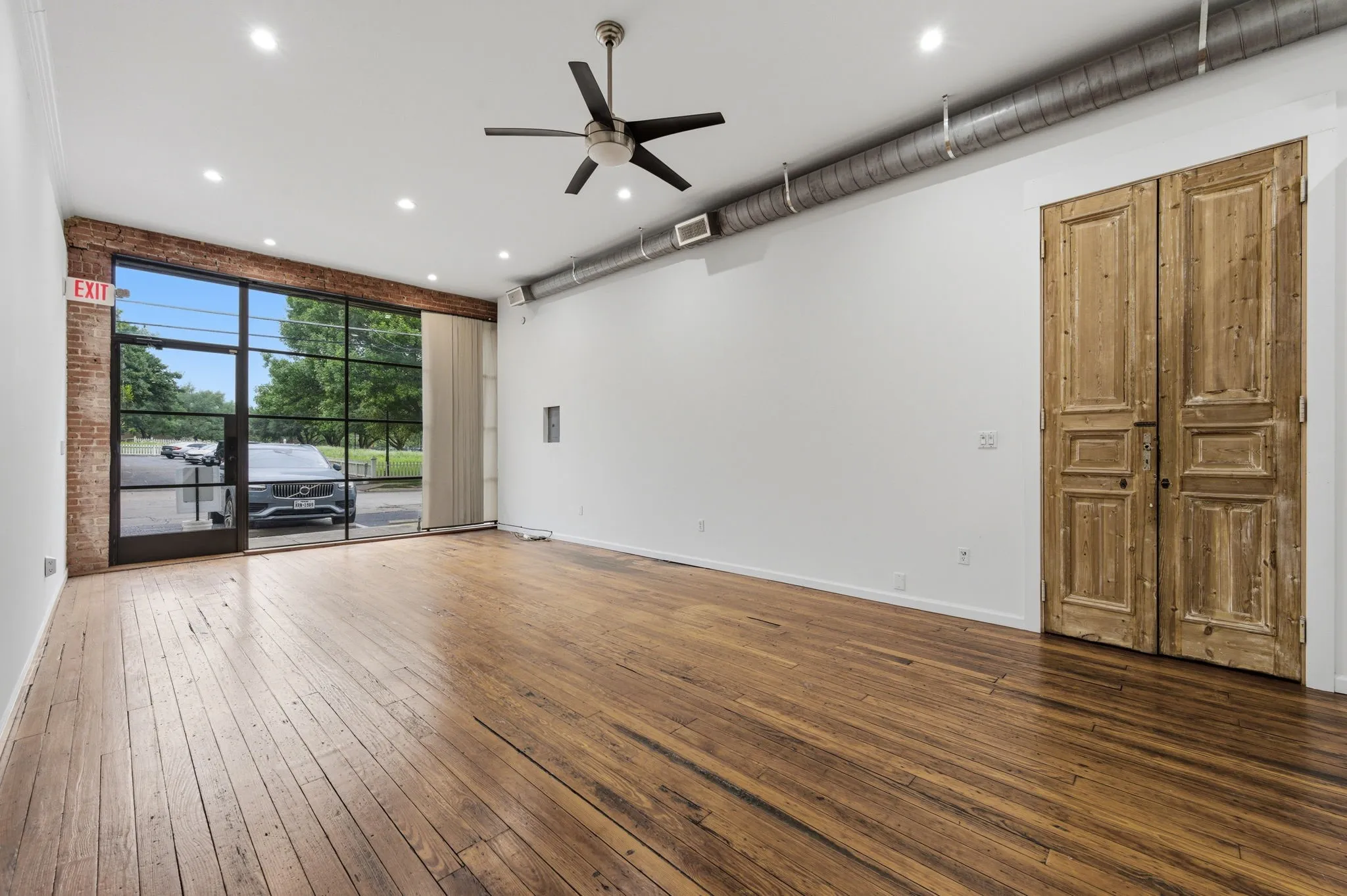 Office For Rent in Dallas County , 3106 Swiss Avenue 3110, Dallas, Texas 75204, 0, 0, Garage spaces, 0 Sqft, built in 1940, Preowned, Price $4,250, mls#21259180, Real Estate Agent in Dallas, Homes For Rent in Dallas county, Homes For Rent in Dallas, Realtor in Dallas Texas, Real Estate Brokerage Independent Realty Texas, Luminita Cordes Realtor