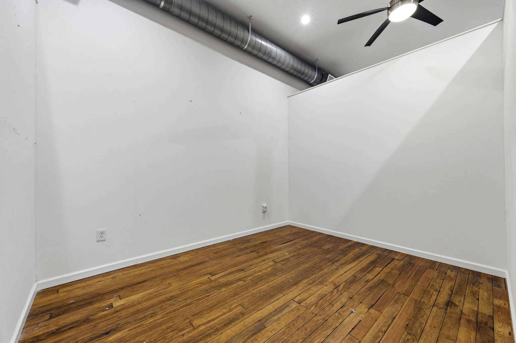 Office For Rent in Dallas County , 3106 Swiss Avenue 3110, Dallas, Texas 75204, 0, 0, Garage spaces, 0 Sqft, built in 1940, Preowned, Price $4,250, mls#21259180, Real Estate Agent in Dallas, Homes For Rent in Dallas county, Homes For Rent in Dallas, Realtor in Dallas Texas, Real Estate Brokerage Independent Realty Texas, Luminita Cordes Realtor