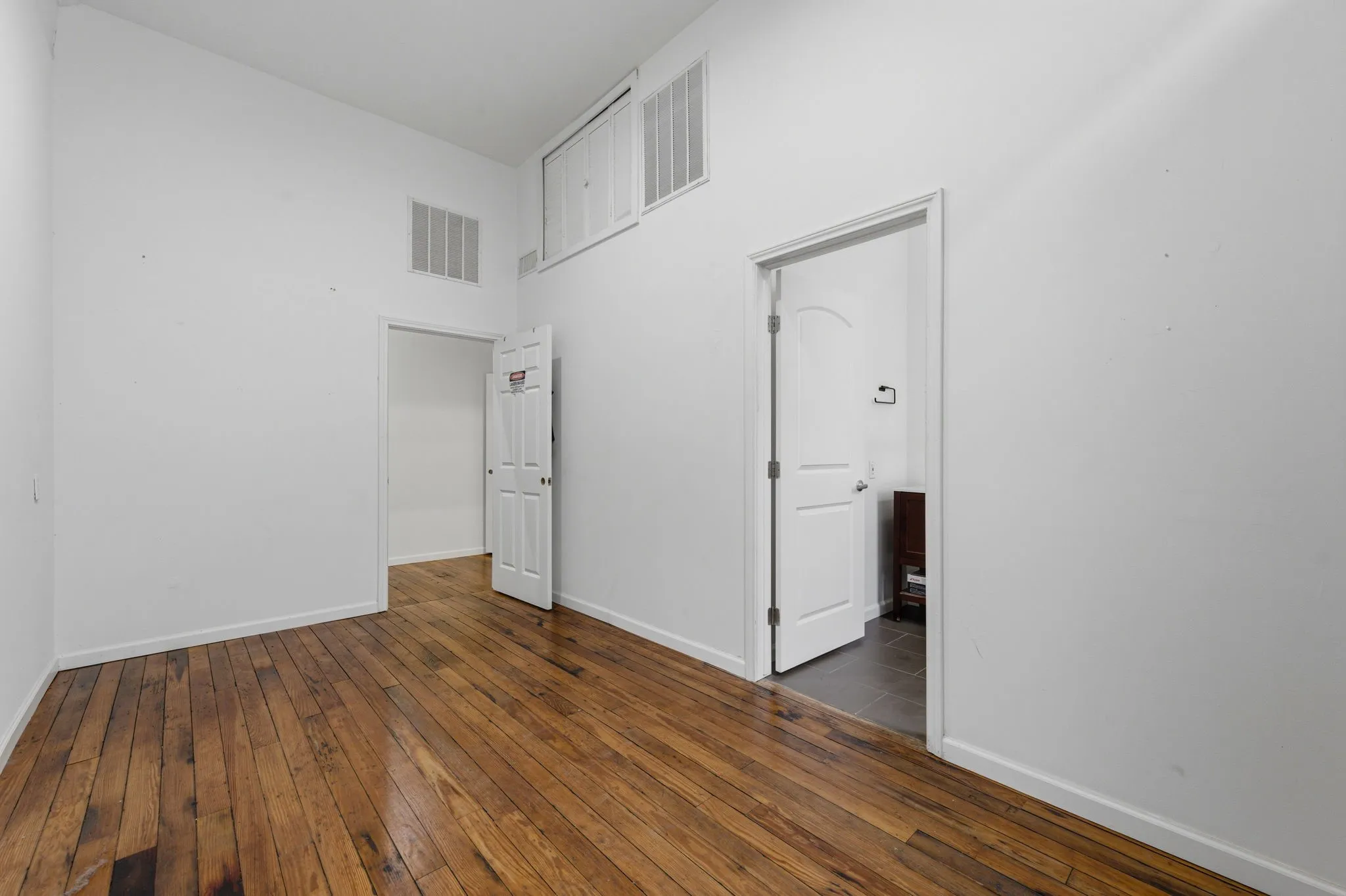 Office For Rent in Dallas County , 3106 Swiss Avenue 3110, Dallas, Texas 75204, 0, 0, Garage spaces, 0 Sqft, built in 1940, Preowned, Price $4,250, mls#21259180, Real Estate Agent in Dallas, Homes For Rent in Dallas county, Homes For Rent in Dallas, Realtor in Dallas Texas, Real Estate Brokerage Independent Realty Texas, Luminita Cordes Realtor