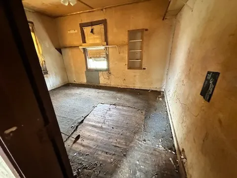 Single Family Residence For Sale in Dallas County , 815 Kissell Road, Wilmer, Texas 75172, 2 Bedrooms, 1 Bathroom, Garage spaces, 816 Sqft, built in 1955, Price $110,000, mls#21259174, Real Estate Agent in Wilmer, Homes For Sale in Dallas county, Homes For Sale in Wilmer, Realtor in Wilmer Texas, Real Estate Brokerage Independent Realty Texas, Luminita Cordes Realtor
