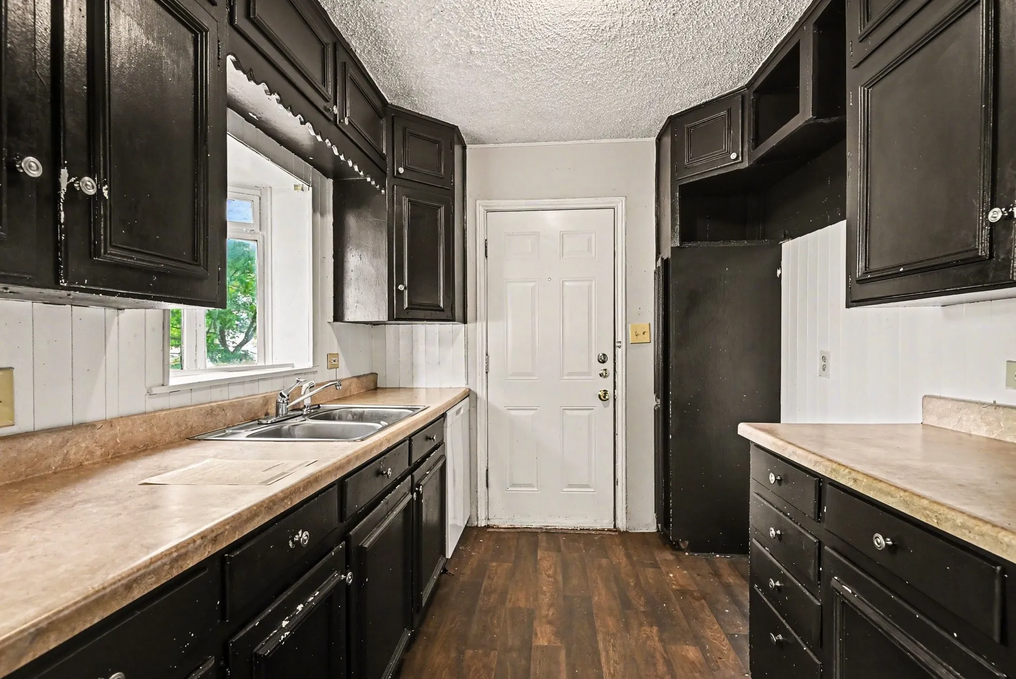 Single Family Residence For Sale in Tarrant County , 5025 N Langley Road, River Oaks, Texas 76114, 3 Bedroom, 2 Bathroom, Garage spaces, 1,221 Sqft, built in 1943, mls#21252711, Real Estate Agent in River Oaks, Homes For Sale in Tarrant county, Homes For Sale in River Oaks, Realtor in River Oaks Texas, Real Estate Brokerage Independent Realty Texas, Luminita Cordes Realtor