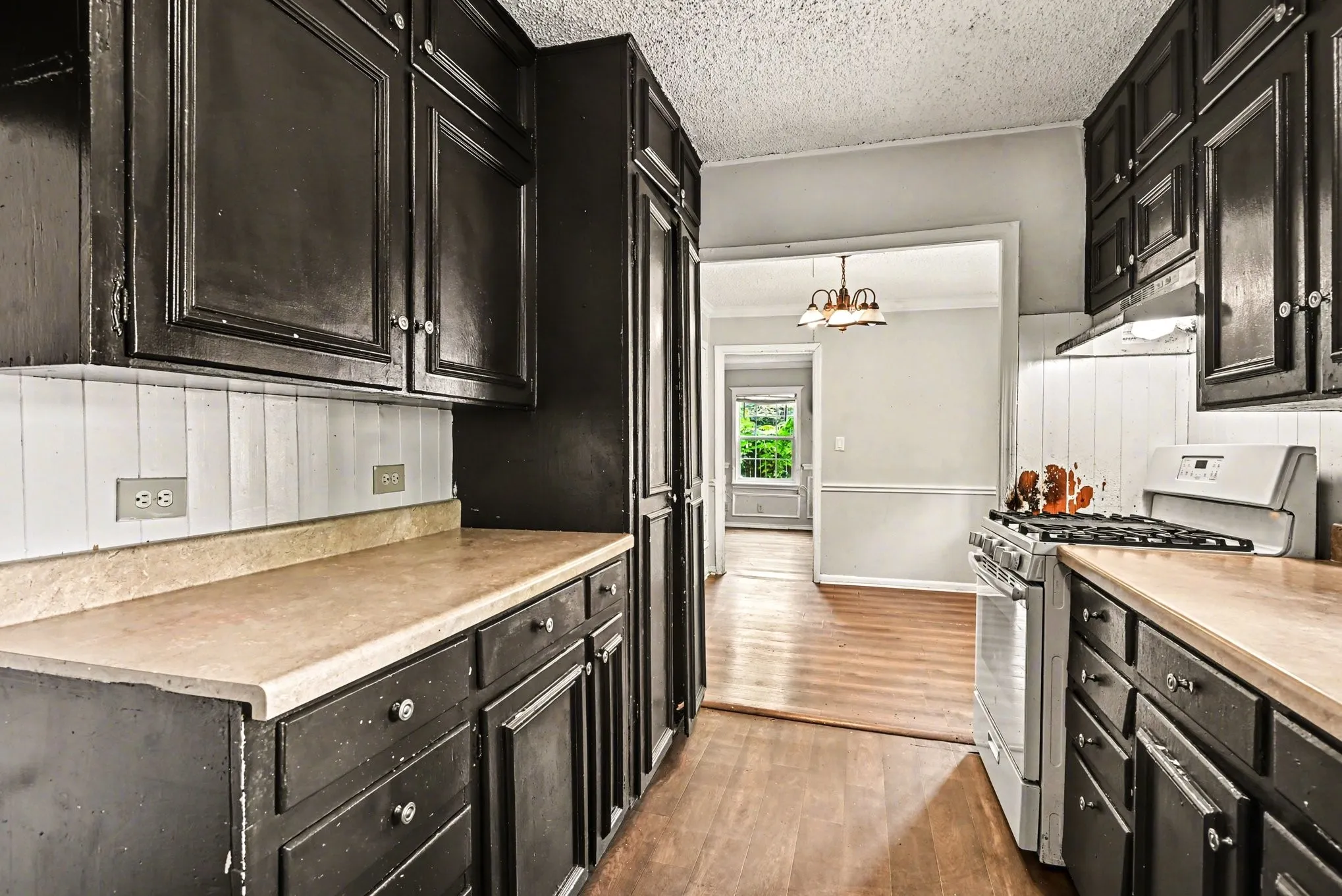 Single Family Residence For Sale in Tarrant County , 5025 N Langley Road, River Oaks, Texas 76114, 3 Bedroom, 2 Bathroom, Garage spaces, 1,221 Sqft, built in 1943, mls#21252711, Real Estate Agent in River Oaks, Homes For Sale in Tarrant county, Homes For Sale in River Oaks, Realtor in River Oaks Texas, Real Estate Brokerage Independent Realty Texas, Luminita Cordes Realtor
