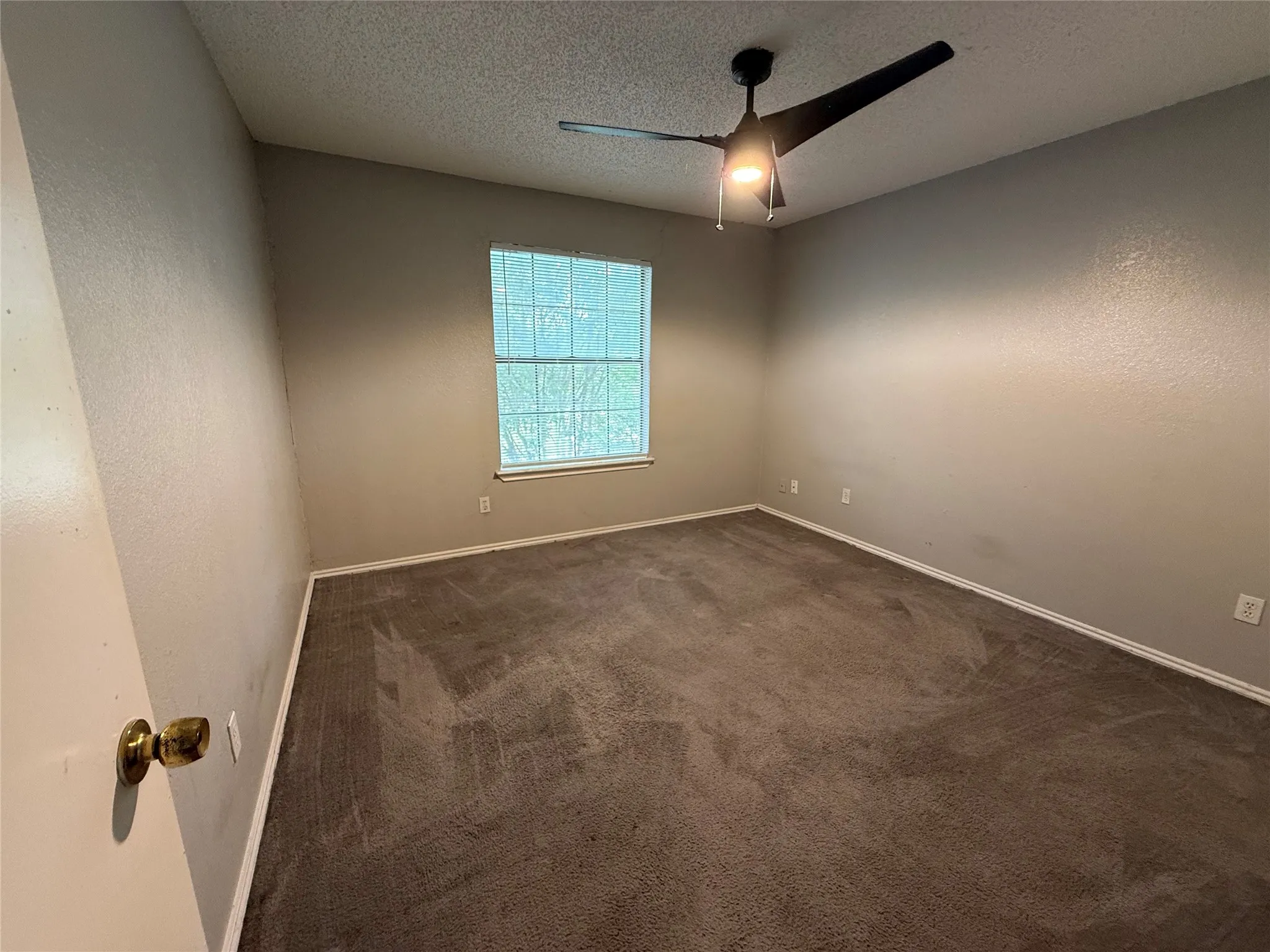 Single Family Residence For Sale in Dallas County , 1209 Wheatfield Drive, Mesquite, Texas 75149, 3 Bedroom, 2 Bathroom, 2 Garage spaces, 1,406 Sqft, built in 1984, Preowned, mls#21259203, Real Estate Agent in Mesquite, Homes For Sale in Dallas county, Homes For Sale in Mesquite, Realtor in Mesquite Texas, Real Estate Brokerage Independent Realty Texas, Luminita Cordes Realtor