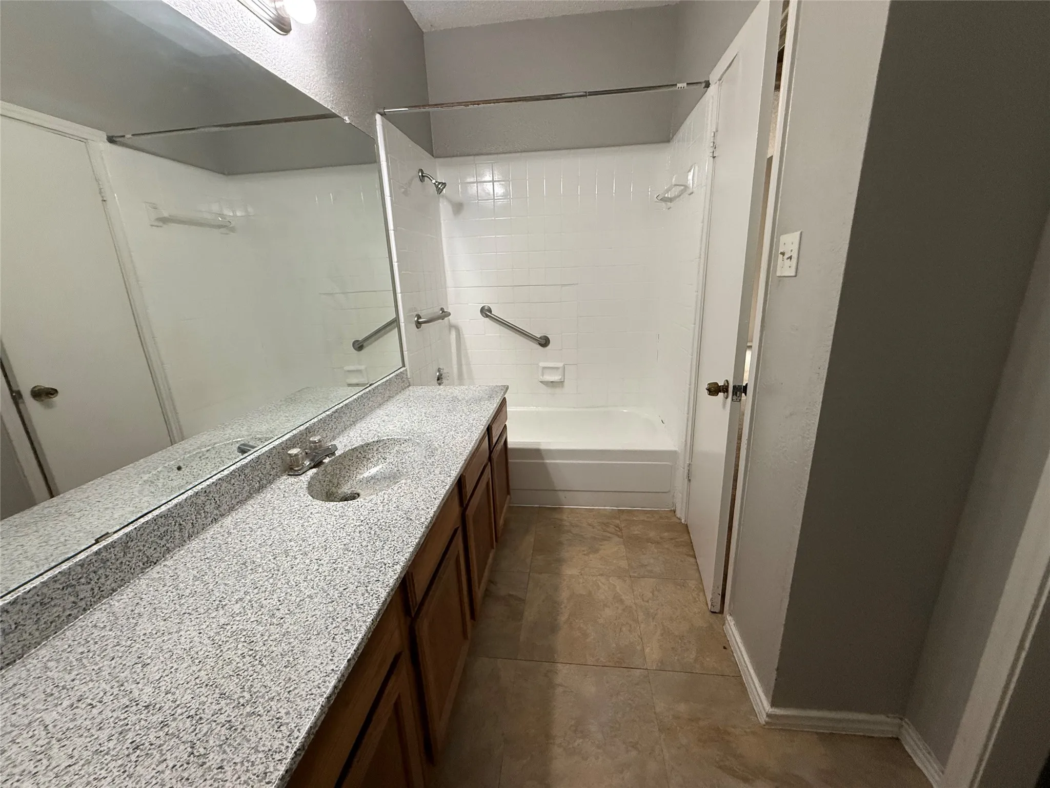 Single Family Residence For Sale in Dallas County , 1209 Wheatfield Drive, Mesquite, Texas 75149, 3 Bedroom, 2 Bathroom, 2 Garage spaces, 1,406 Sqft, built in 1984, Preowned, mls#21259203, Real Estate Agent in Mesquite, Homes For Sale in Dallas county, Homes For Sale in Mesquite, Realtor in Mesquite Texas, Real Estate Brokerage Independent Realty Texas, Luminita Cordes Realtor