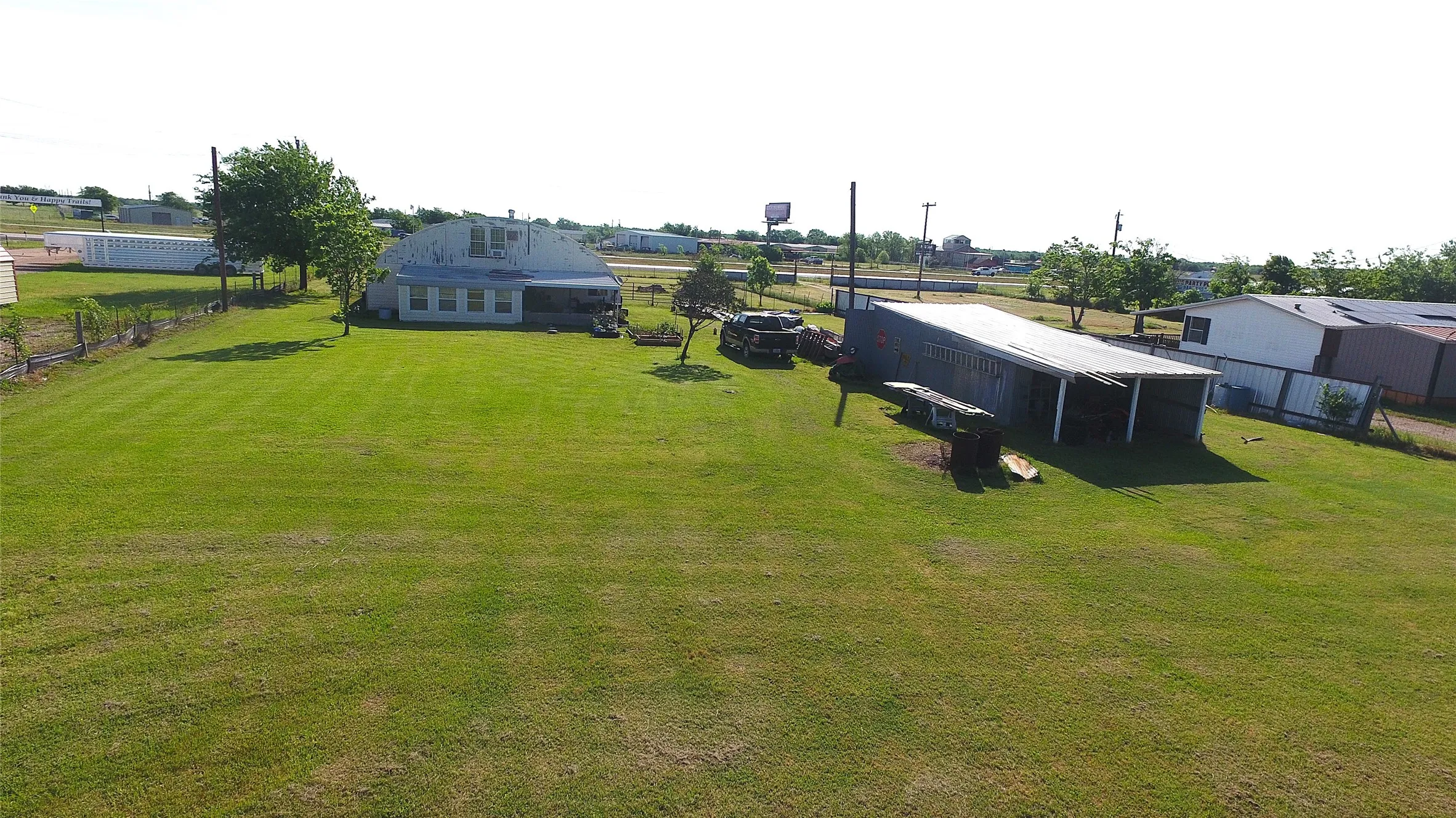 Single Family Residence For Sale in Kaufman County , 5286 E Highway 175, Kaufman, Texas 75142, 3 Bedroom, 2 Bathroom, Garage spaces, 2,112 Sqft, built in 1999, Preowned, mls#21258998, Real Estate Agent in Kaufman, Homes For Sale in Kaufman county, Homes For Sale in Kaufman, Realtor in Kaufman Texas, Real Estate Brokerage Independent Realty Texas, Luminita Cordes Realtor