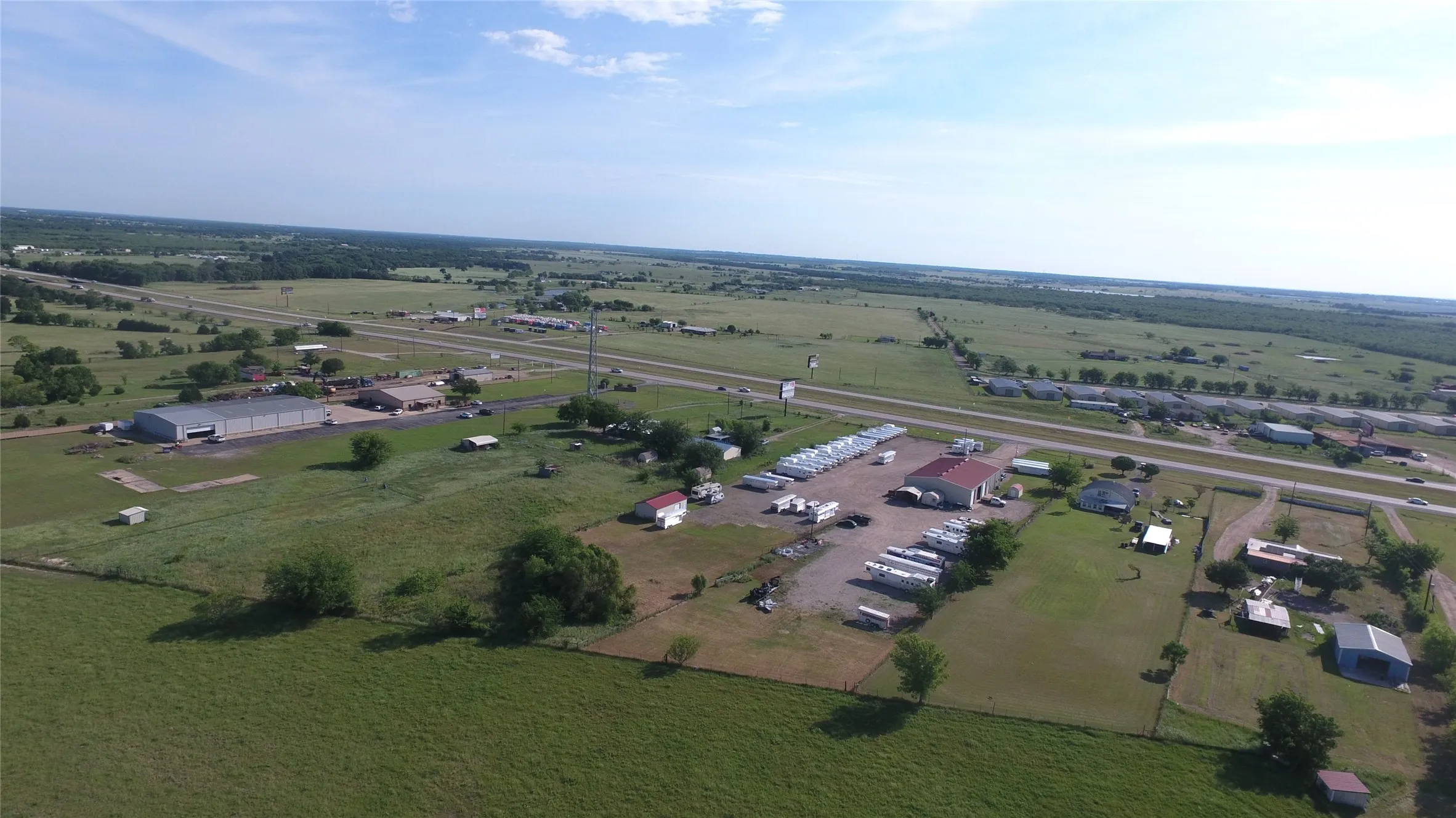 Single Family Residence For Sale in Kaufman County , 5286 E Highway 175, Kaufman, Texas 75142, 3 Bedroom, 2 Bathroom, Garage spaces, 2,112 Sqft, built in 1999, Preowned, mls#21258998, Real Estate Agent in Kaufman, Homes For Sale in Kaufman county, Homes For Sale in Kaufman, Realtor in Kaufman Texas, Real Estate Brokerage Independent Realty Texas, Luminita Cordes Realtor