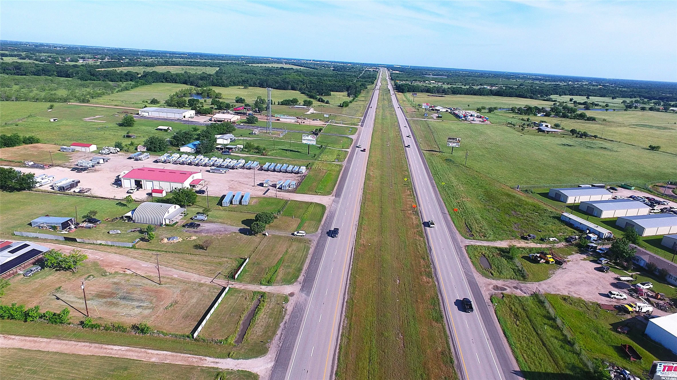 Single Family Residence For Sale in Kaufman County , 5286 E Highway 175, Kaufman, Texas 75142, 3 Bedroom, 2 Bathroom, Garage spaces, 2,112 Sqft, built in 1999, Preowned, mls#21258998, Real Estate Agent in Kaufman, Homes For Sale in Kaufman county, Homes For Sale in Kaufman, Realtor in Kaufman Texas, Real Estate Brokerage Independent Realty Texas, Luminita Cordes Realtor