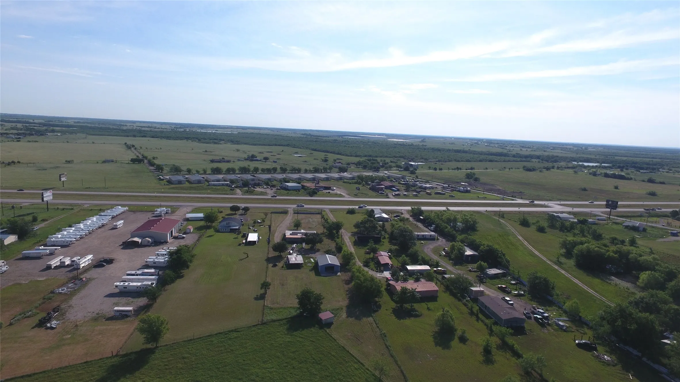 Single Family Residence For Sale in Kaufman County , 5286 E Highway 175, Kaufman, Texas 75142, 3 Bedroom, 2 Bathroom, Garage spaces, 2,112 Sqft, built in 1999, Preowned, mls#21258998, Real Estate Agent in Kaufman, Homes For Sale in Kaufman county, Homes For Sale in Kaufman, Realtor in Kaufman Texas, Real Estate Brokerage Independent Realty Texas, Luminita Cordes Realtor