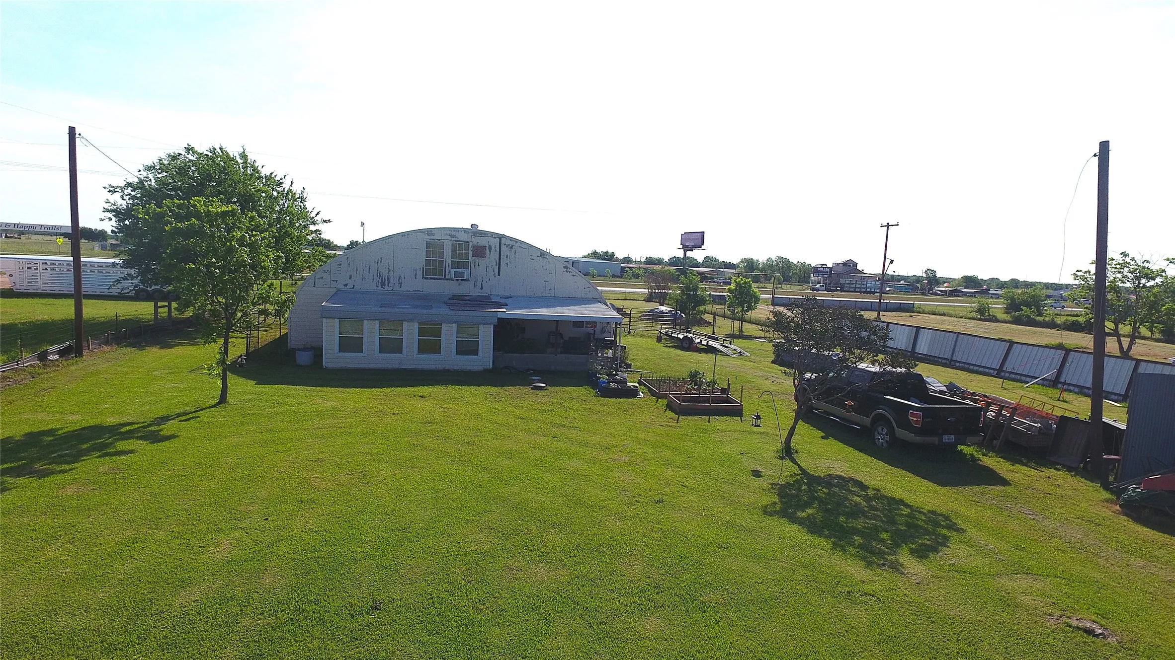Single Family Residence For Sale in Kaufman County , 5286 E Highway 175, Kaufman, Texas 75142, 3 Bedroom, 2 Bathroom, Garage spaces, 2,112 Sqft, built in 1999, Preowned, mls#21258998, Real Estate Agent in Kaufman, Homes For Sale in Kaufman county, Homes For Sale in Kaufman, Realtor in Kaufman Texas, Real Estate Brokerage Independent Realty Texas, Luminita Cordes Realtor
