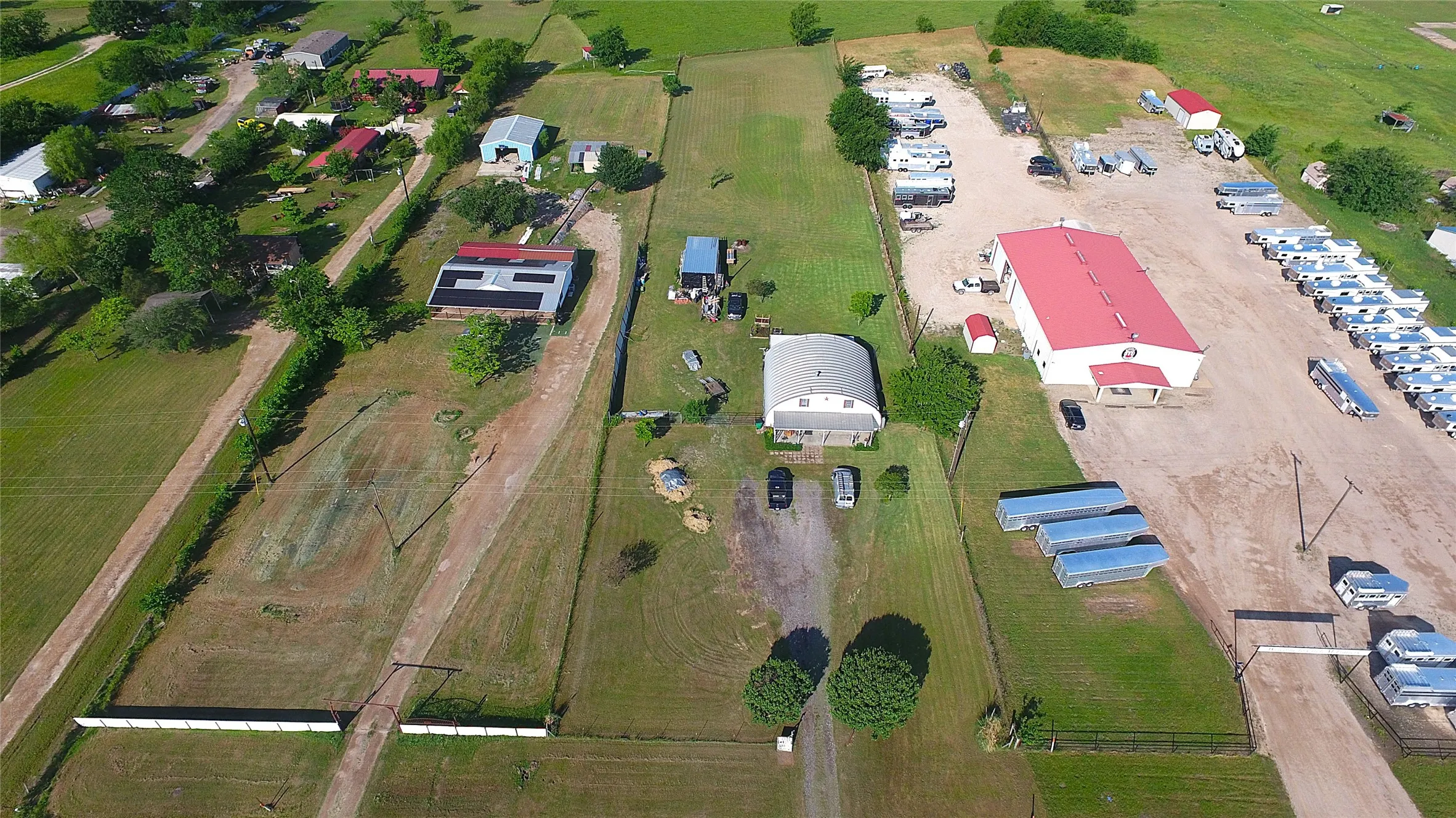 Single Family Residence For Sale in Kaufman County , 5286 E Highway 175, Kaufman, Texas 75142, 3 Bedroom, 2 Bathroom, Garage spaces, 2,112 Sqft, built in 1999, Preowned, mls#21258998, Real Estate Agent in Kaufman, Homes For Sale in Kaufman county, Homes For Sale in Kaufman, Realtor in Kaufman Texas, Real Estate Brokerage Independent Realty Texas, Luminita Cordes Realtor