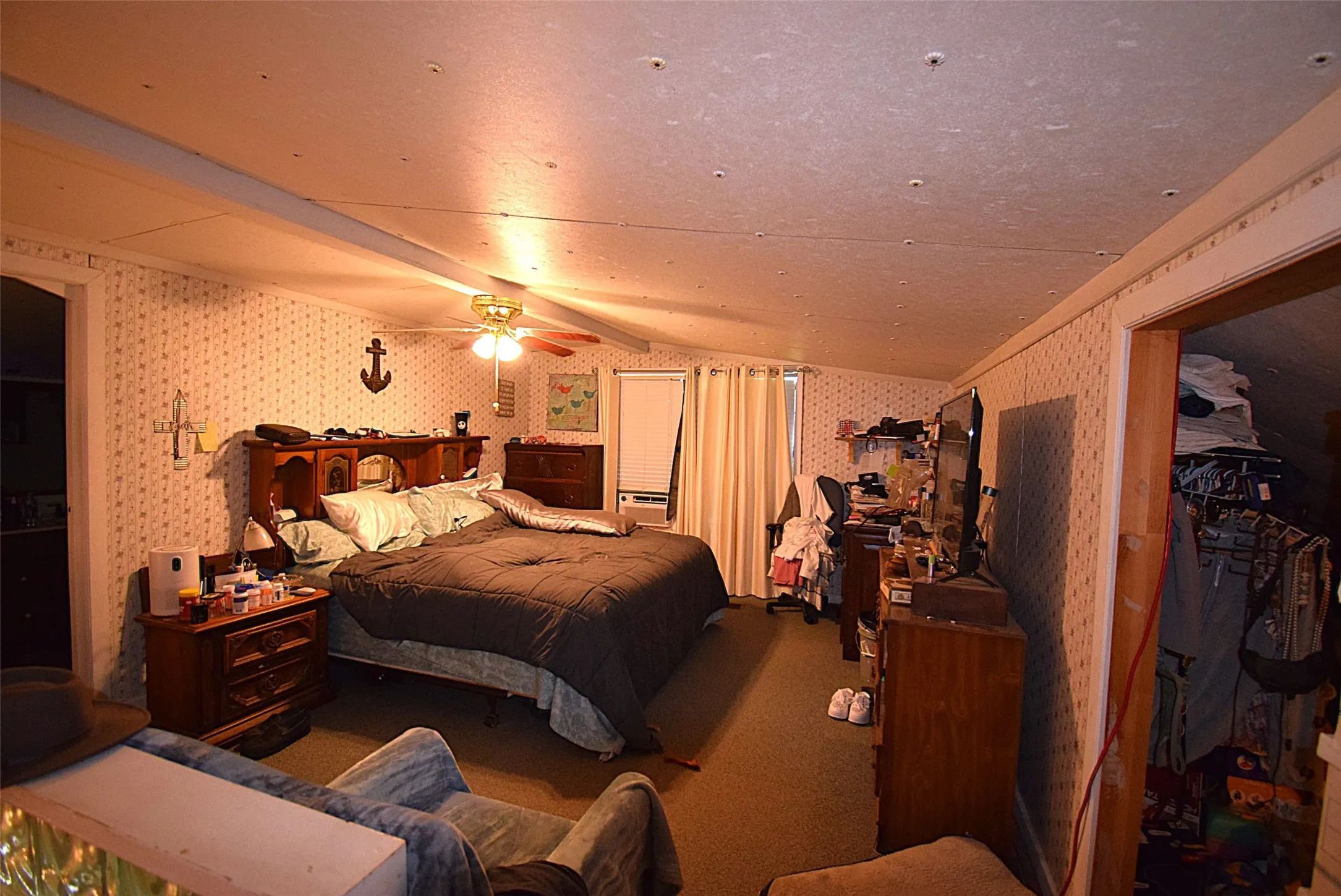 Single Family Residence For Sale in Kaufman County , 5286 E Highway 175, Kaufman, Texas 75142, 3 Bedroom, 2 Bathroom, Garage spaces, 2,112 Sqft, built in 1999, Preowned, mls#21258998, Real Estate Agent in Kaufman, Homes For Sale in Kaufman county, Homes For Sale in Kaufman, Realtor in Kaufman Texas, Real Estate Brokerage Independent Realty Texas, Luminita Cordes Realtor