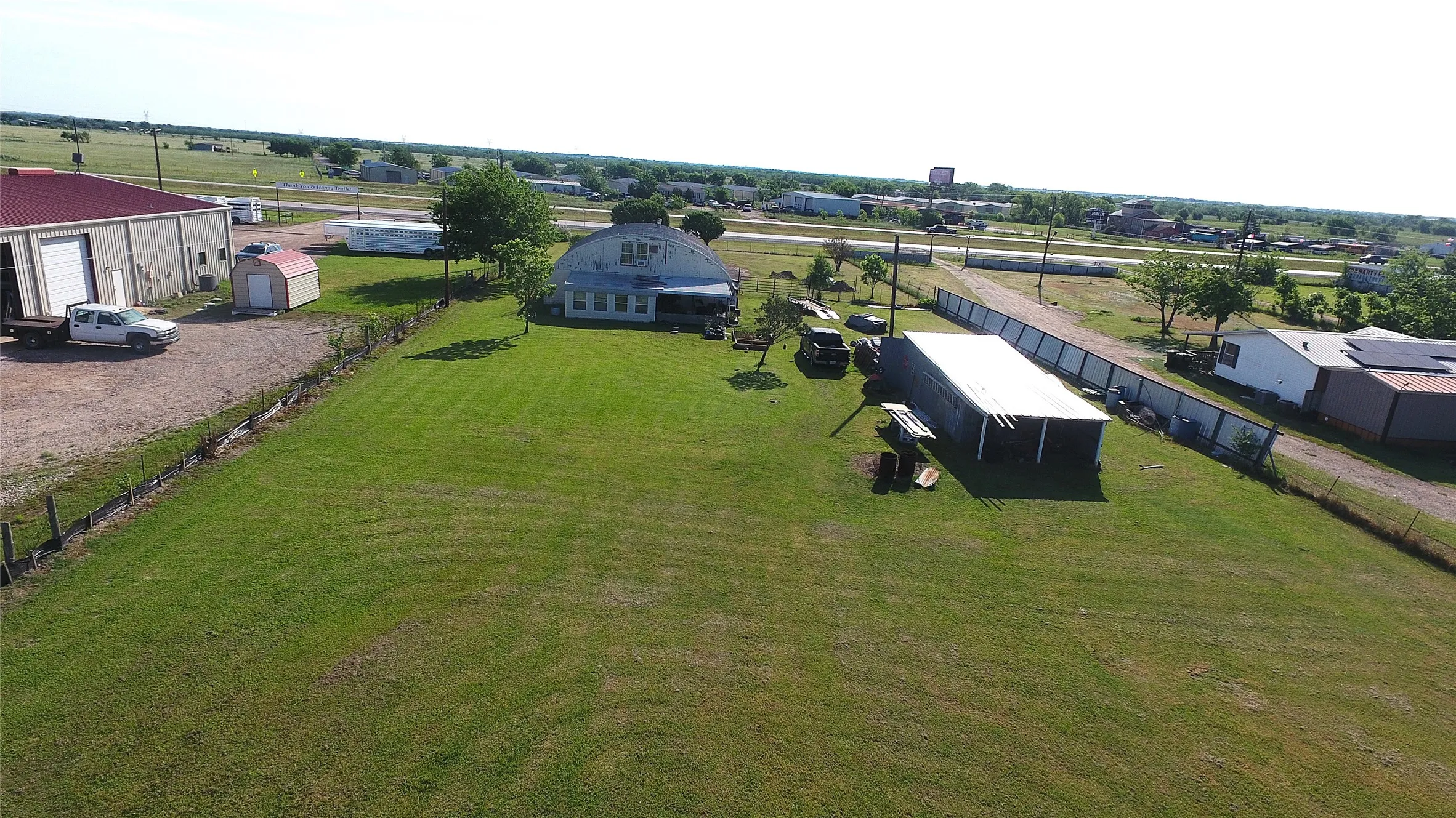 Single Family Residence For Sale in Kaufman County , 5286 E Highway 175, Kaufman, Texas 75142, 3 Bedroom, 2 Bathroom, Garage spaces, 2,112 Sqft, built in 1999, Preowned, mls#21258998, Real Estate Agent in Kaufman, Homes For Sale in Kaufman county, Homes For Sale in Kaufman, Realtor in Kaufman Texas, Real Estate Brokerage Independent Realty Texas, Luminita Cordes Realtor
