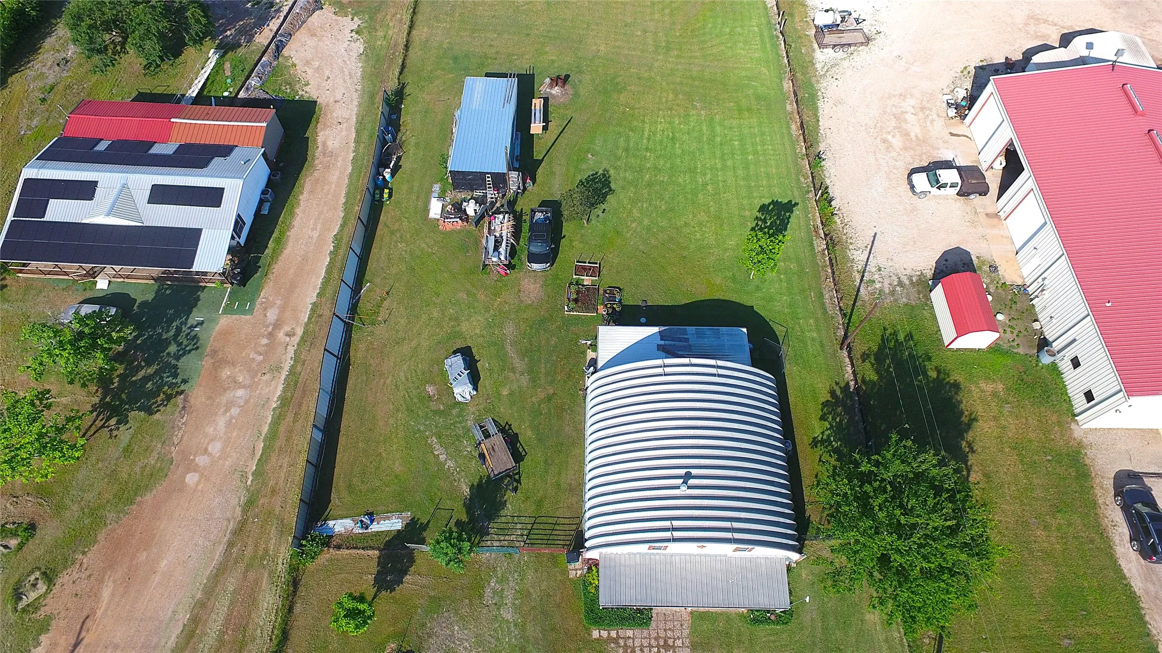 Single Family Residence For Sale in Kaufman County , 5286 E Highway 175, Kaufman, Texas 75142, 3 Bedroom, 2 Bathroom, Garage spaces, 2,112 Sqft, built in 1999, Preowned, mls#21258998, Real Estate Agent in Kaufman, Homes For Sale in Kaufman county, Homes For Sale in Kaufman, Realtor in Kaufman Texas, Real Estate Brokerage Independent Realty Texas, Luminita Cordes Realtor