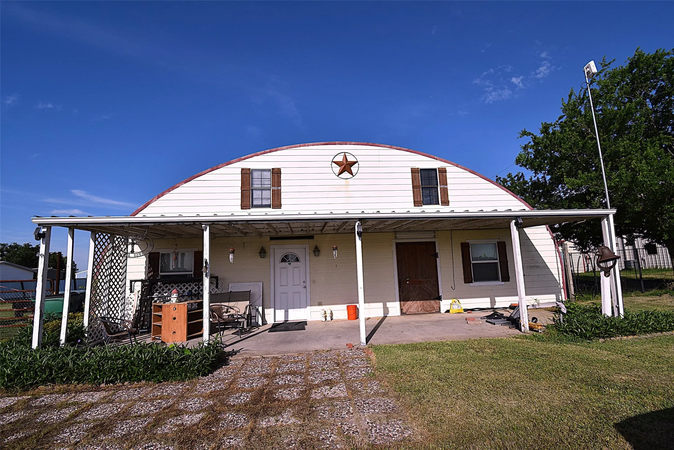 Single Family Residence For Sale in Kaufman County , 5286 E Highway 175, Kaufman, Texas 75142, 3 Bedroom, 2 Bathroom, Garage spaces, 2,112 Sqft, built in 1999, Preowned, mls#21258998, Real Estate Agent in Kaufman, Homes For Sale in Kaufman county, Homes For Sale in Kaufman, Realtor in Kaufman Texas, Real Estate Brokerage Independent Realty Texas, Luminita Cordes Realtor