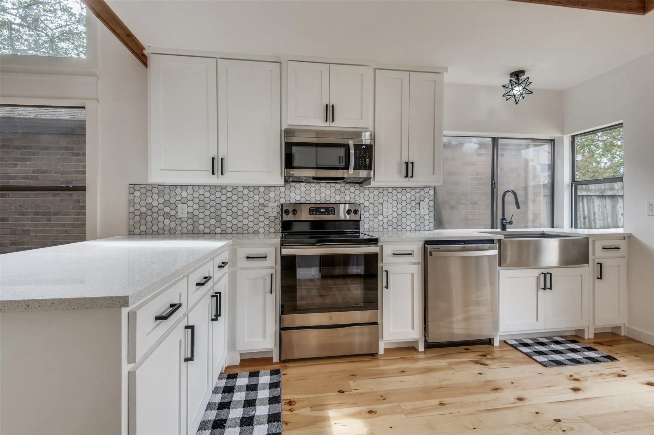 Single Family Residence For Rent in Dallas County , 4011 Rosser Square, Dallas, Texas 75244, 2 Bedrooms, 2 Bathrooms, 1 Garage spaces, 1,036 Sqft, built in 1981, Preowned, Price $2,695, mls#21259277, Real Estate Agent in Dallas, Homes For Rent in Dallas county, Homes For Rent in Dallas, Realtor in Dallas Texas, Real Estate Brokerage Independent Realty Texas, Luminita Cordes Realtor